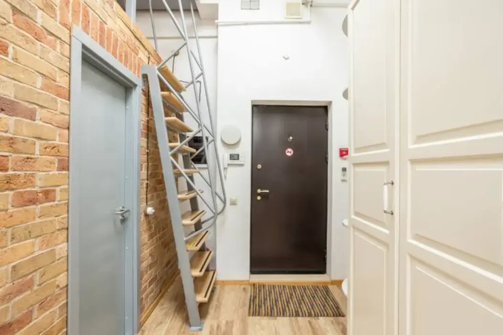 Apartments Лофт с Белым Камином