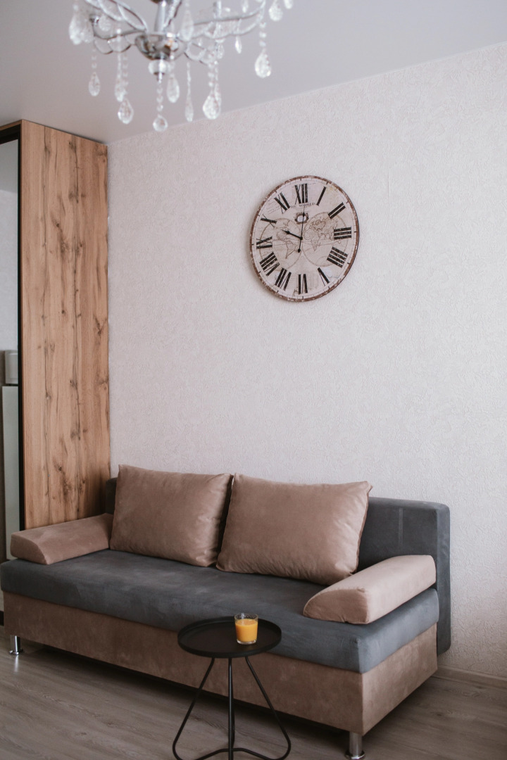 Апартаменты с Видом на Город и Парк в Спальном Районе