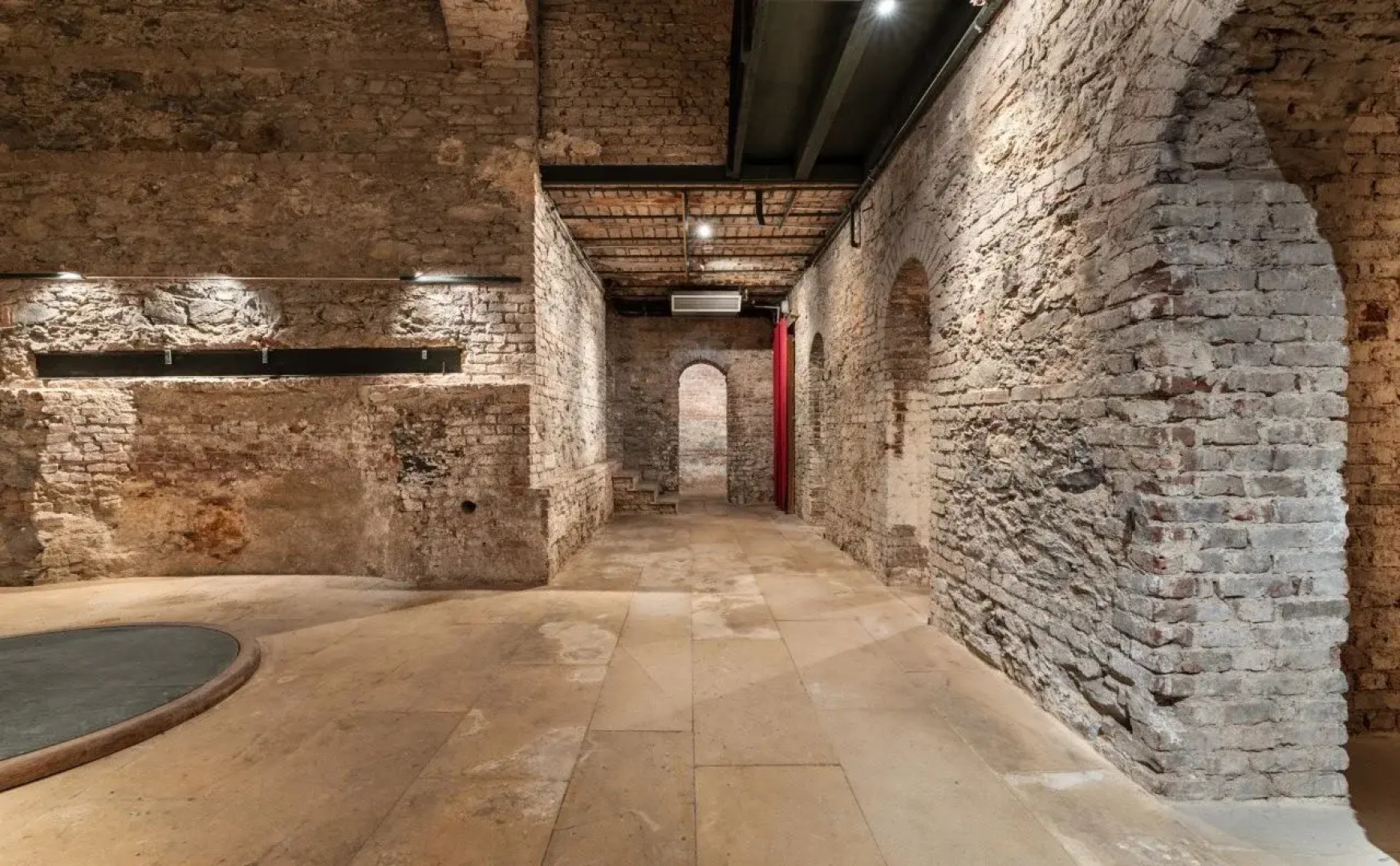 Adahan DeCamondo Pera, Autograph Collection