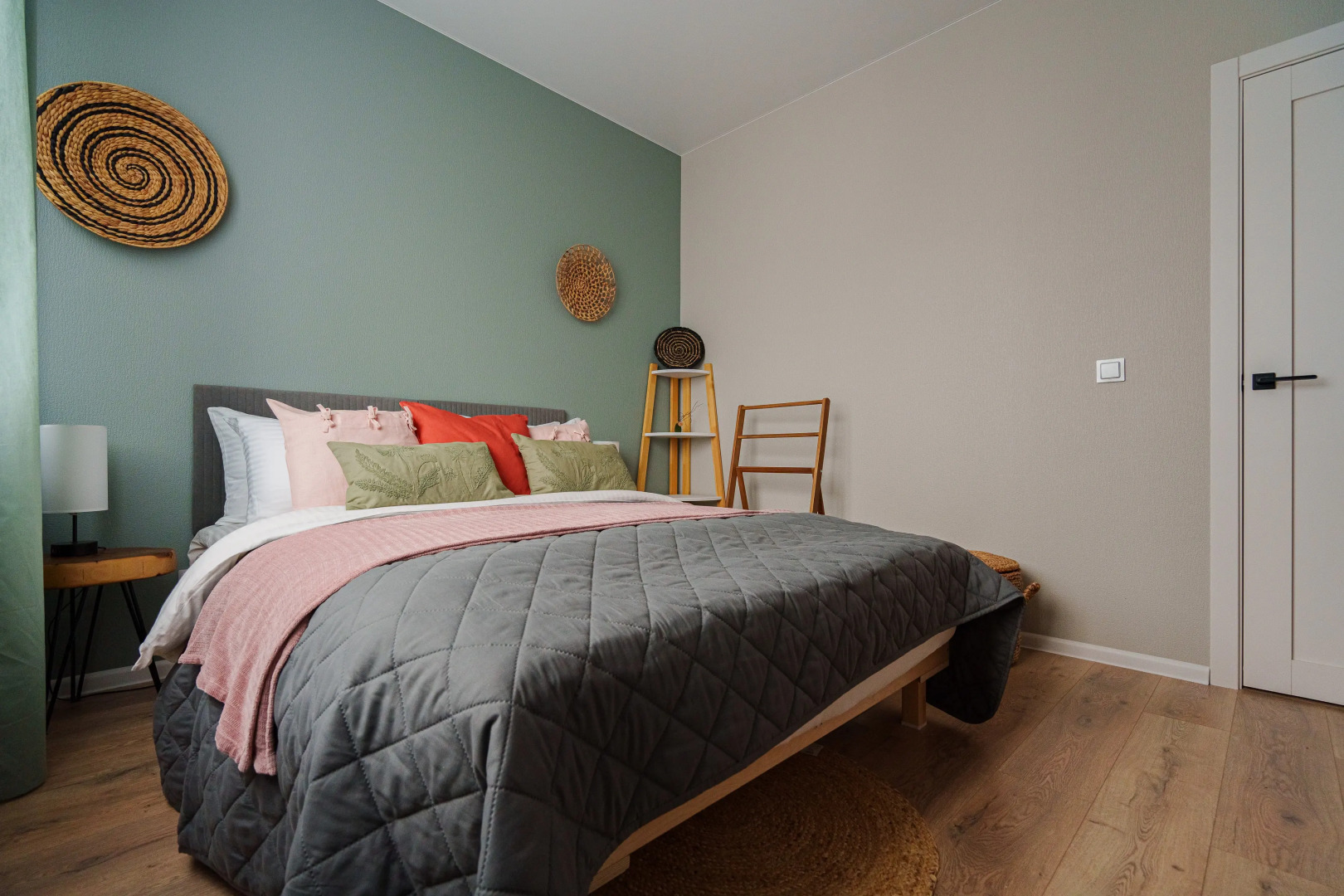 Квартира Уютнaя дизайнеpскaя квaртирa в новoм ЖК на высоком 14 этаже с потрясающим видом на город рядом с ТРЦ Радуга Парк