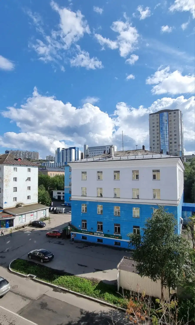 Апартаменты Apartment overlooking the library