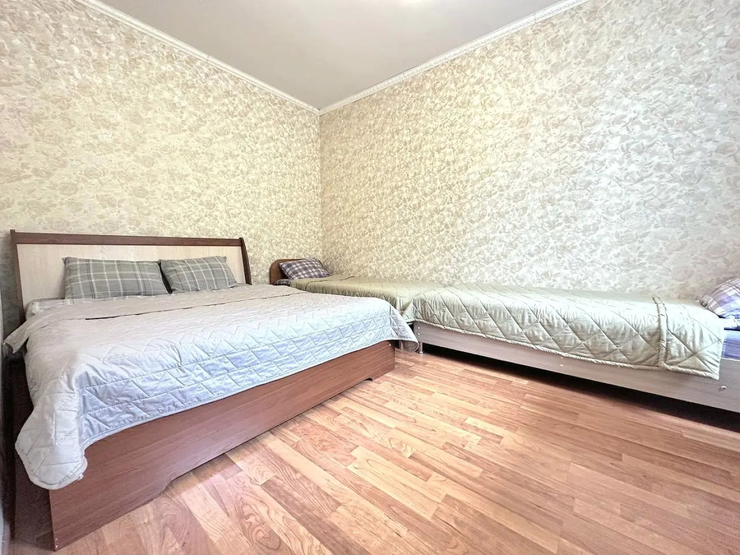 Квартира трехкомнатная в центре на Весенней