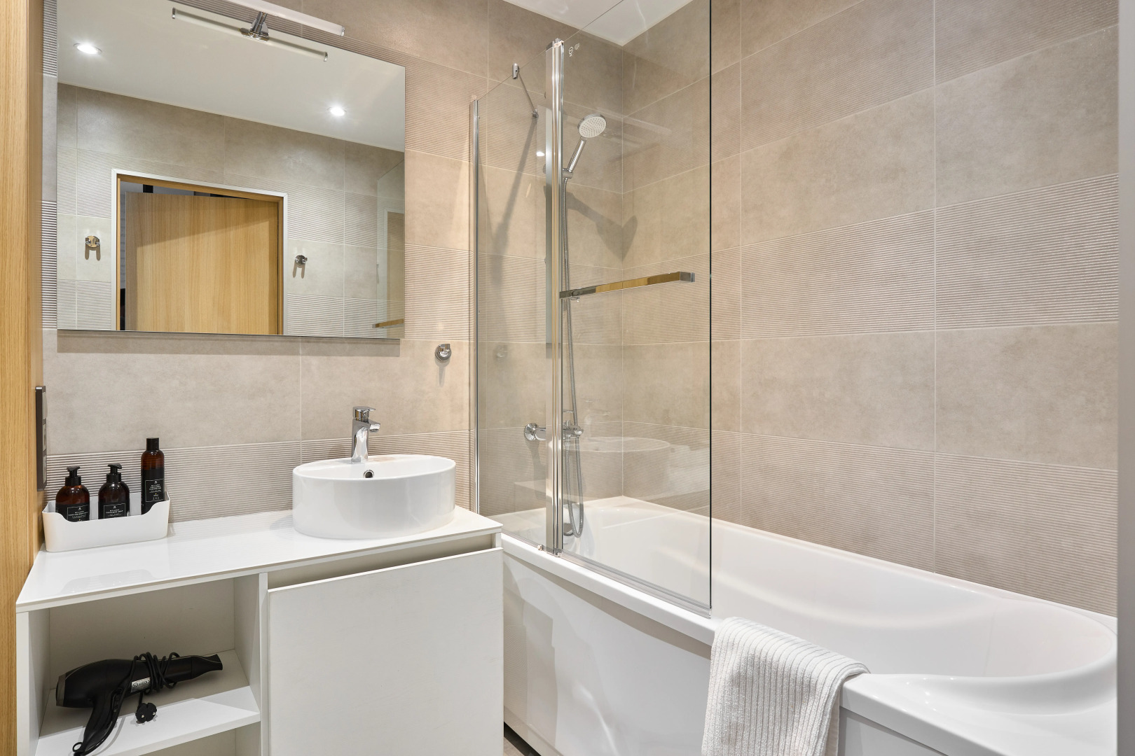 Апартаменты бульваре Десантника Вадима Чугунова 3