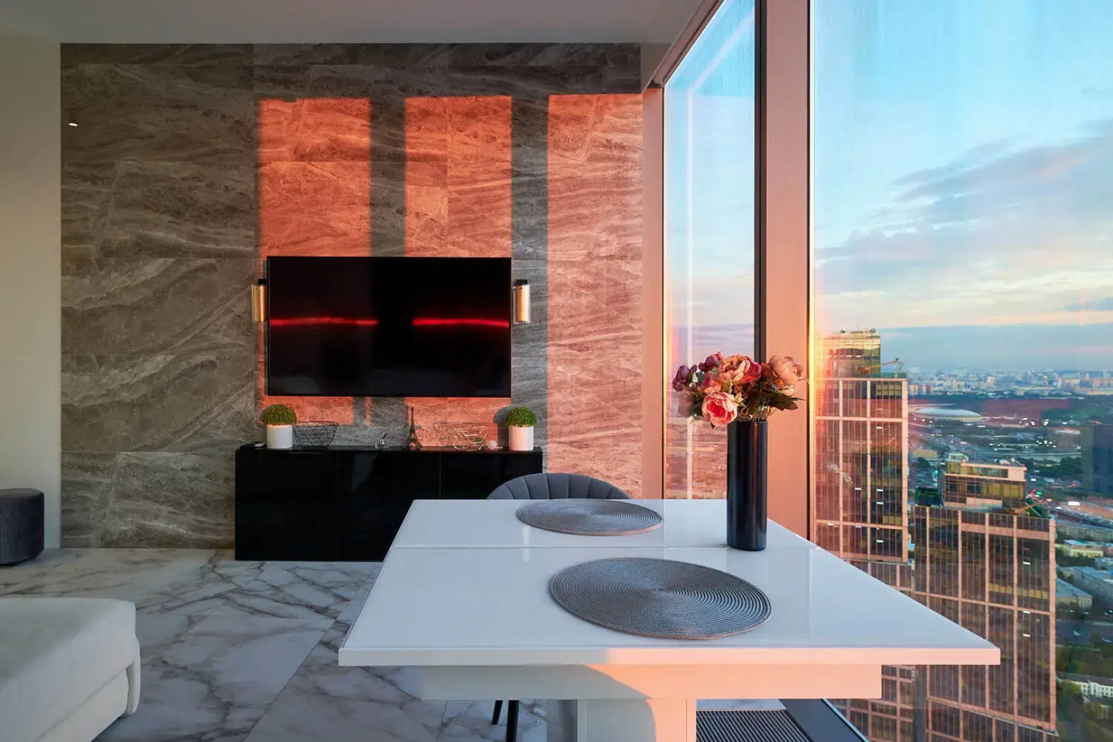 Апартаменты Sky City Moscow 80 этаж Вид на МГУ, Лужники, Парк победы, Воробьевы горы! Уникальный вид!