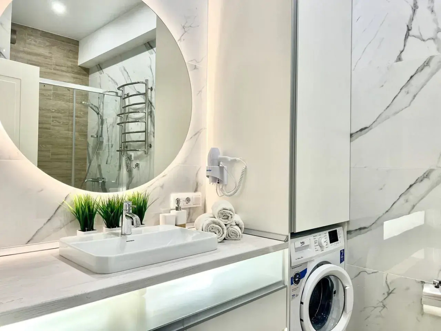 Апартаменты на Ялтинской улице, 12А. ЖК «Шато Лувр»