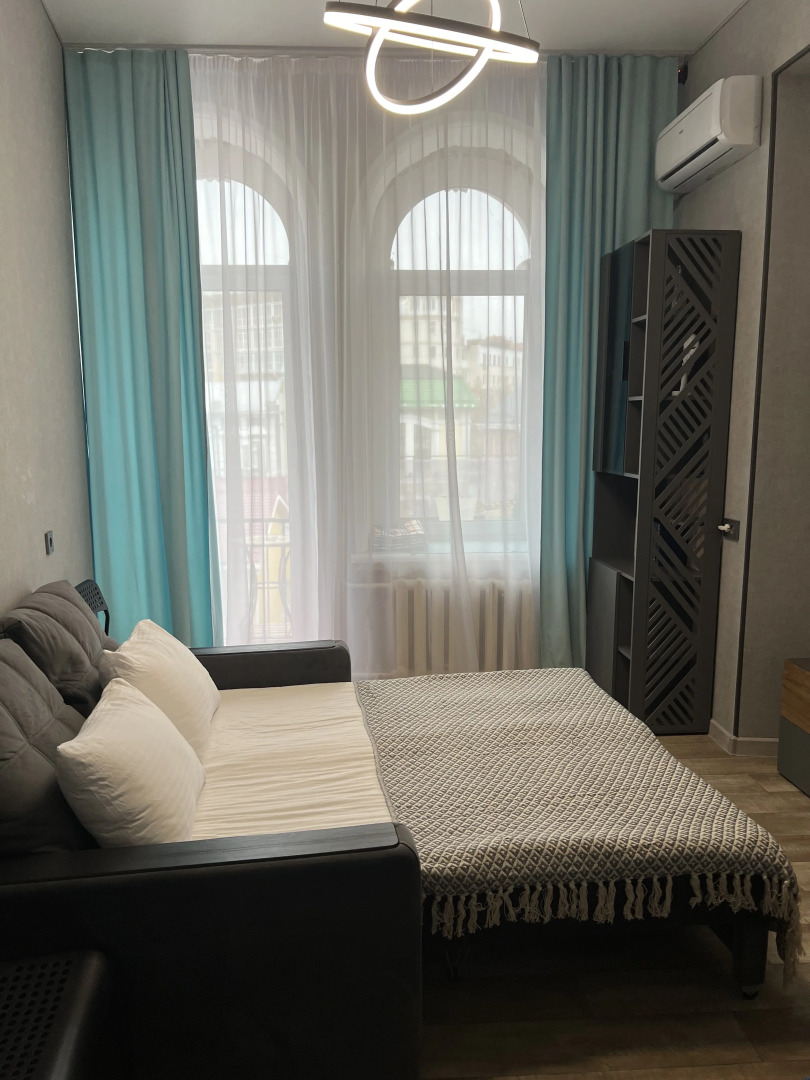 Квартира Уютный Лофт с балконом на главной улице Столицы Закатов