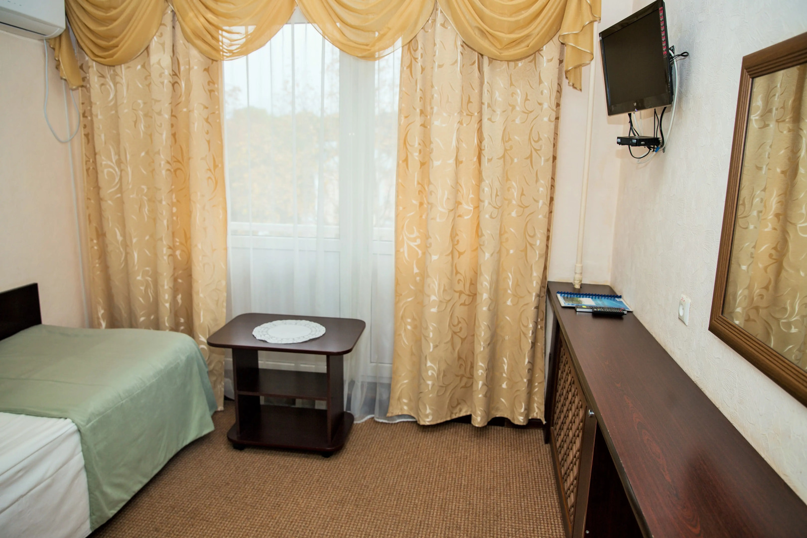 Санаторий Курортная Поликлиника им. Н.И. Пирогова с Пансионатом с Лечением Искра