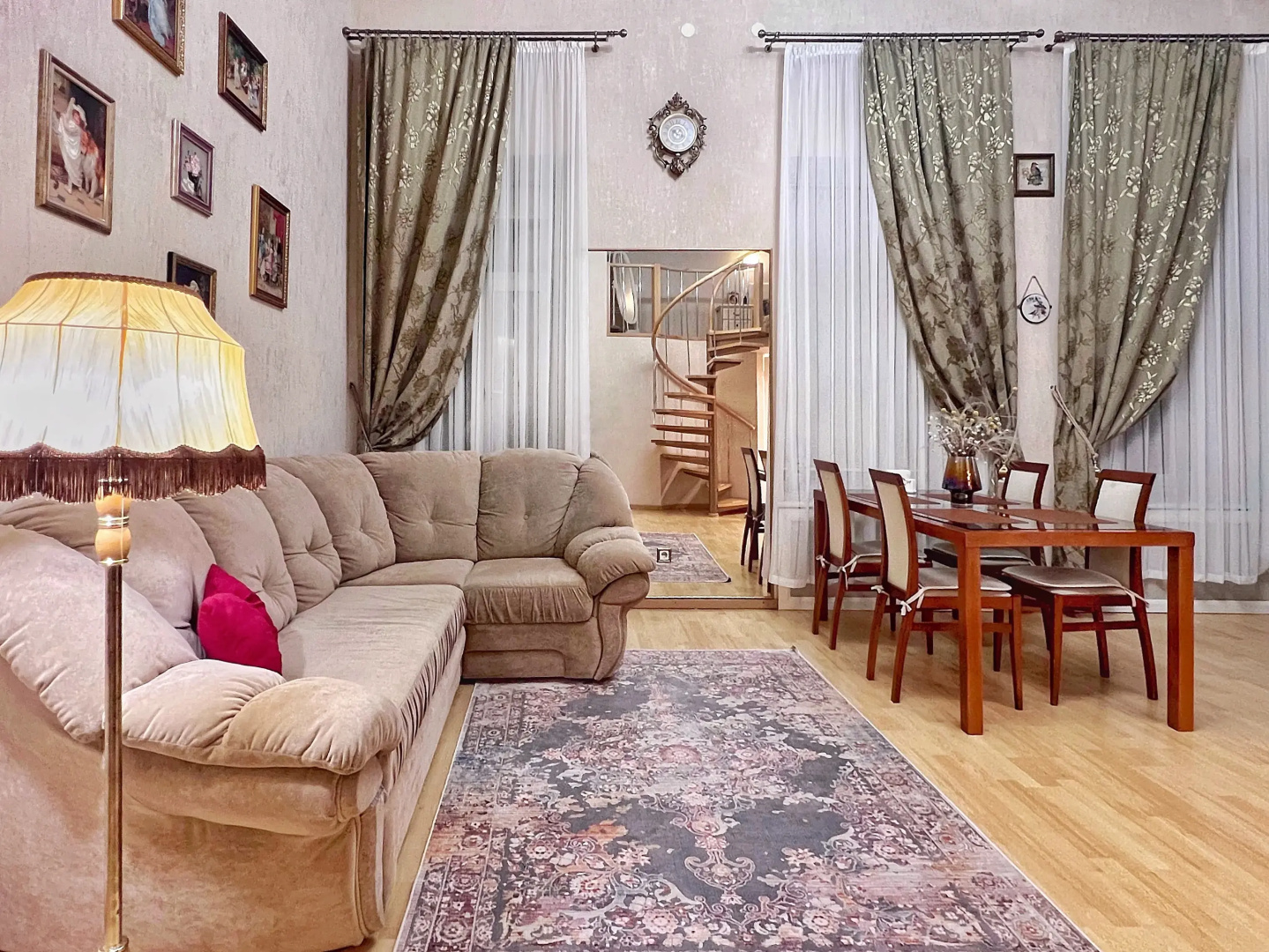 Апартаменты Granada атмосферная двухъярусная квартира-студия в историческом центре города рядом с Таврическим садом