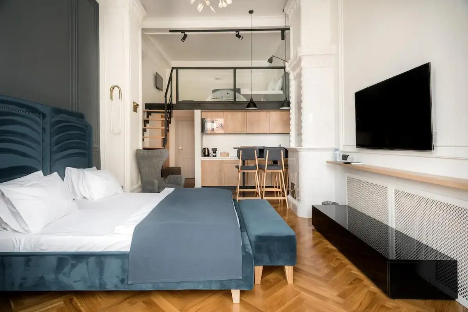 Меблированные комнаты F12