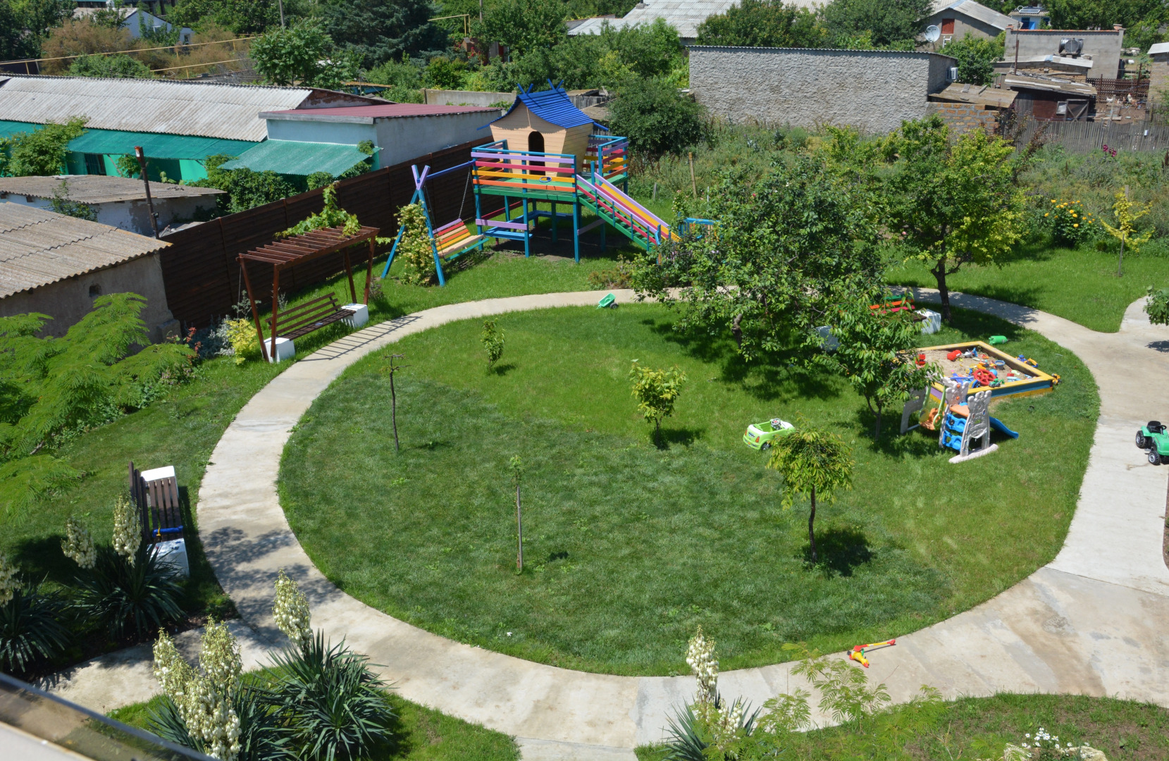 Dacha Leo Guest House