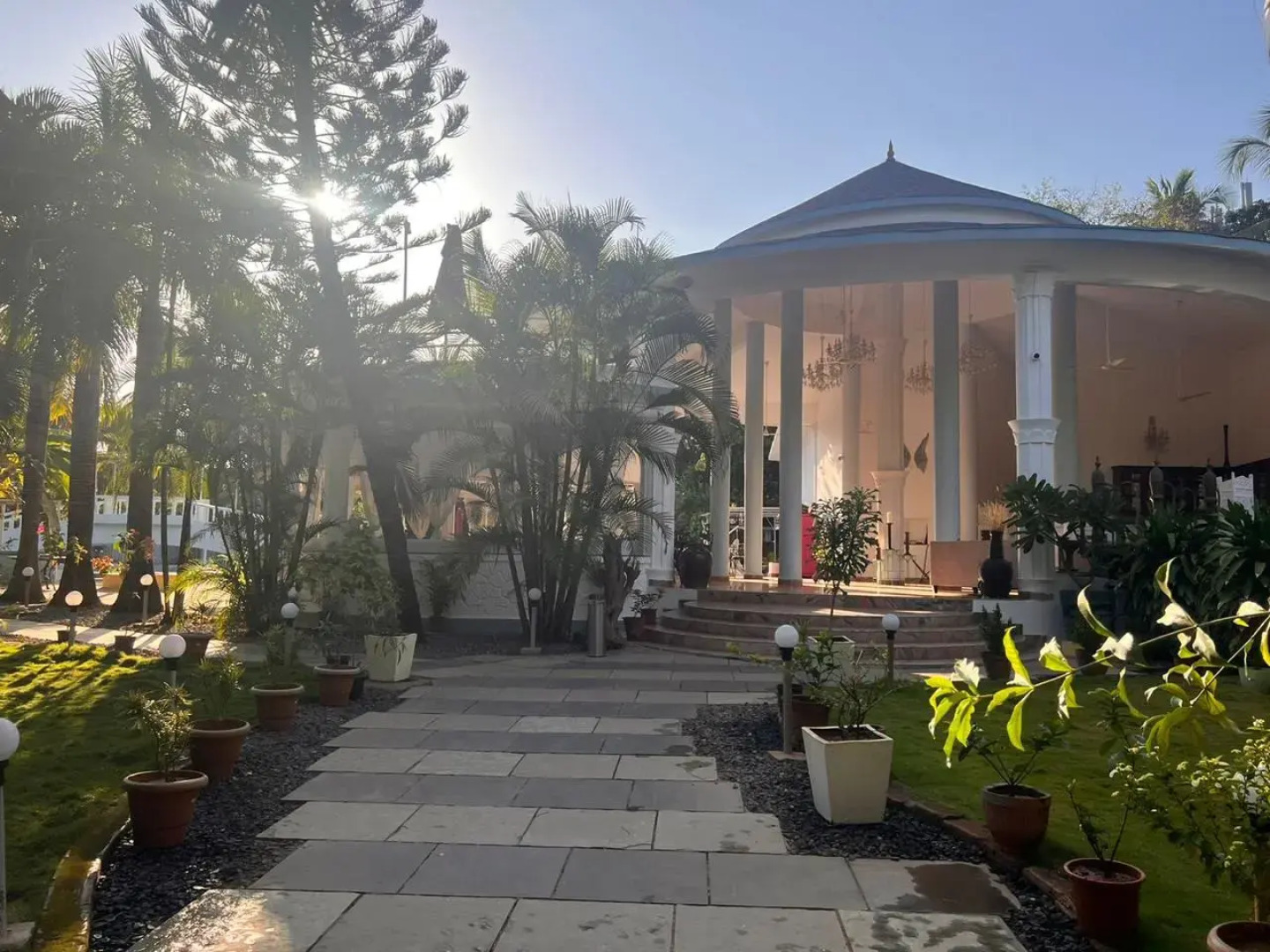 Курортный отель Sashas Holiday Village