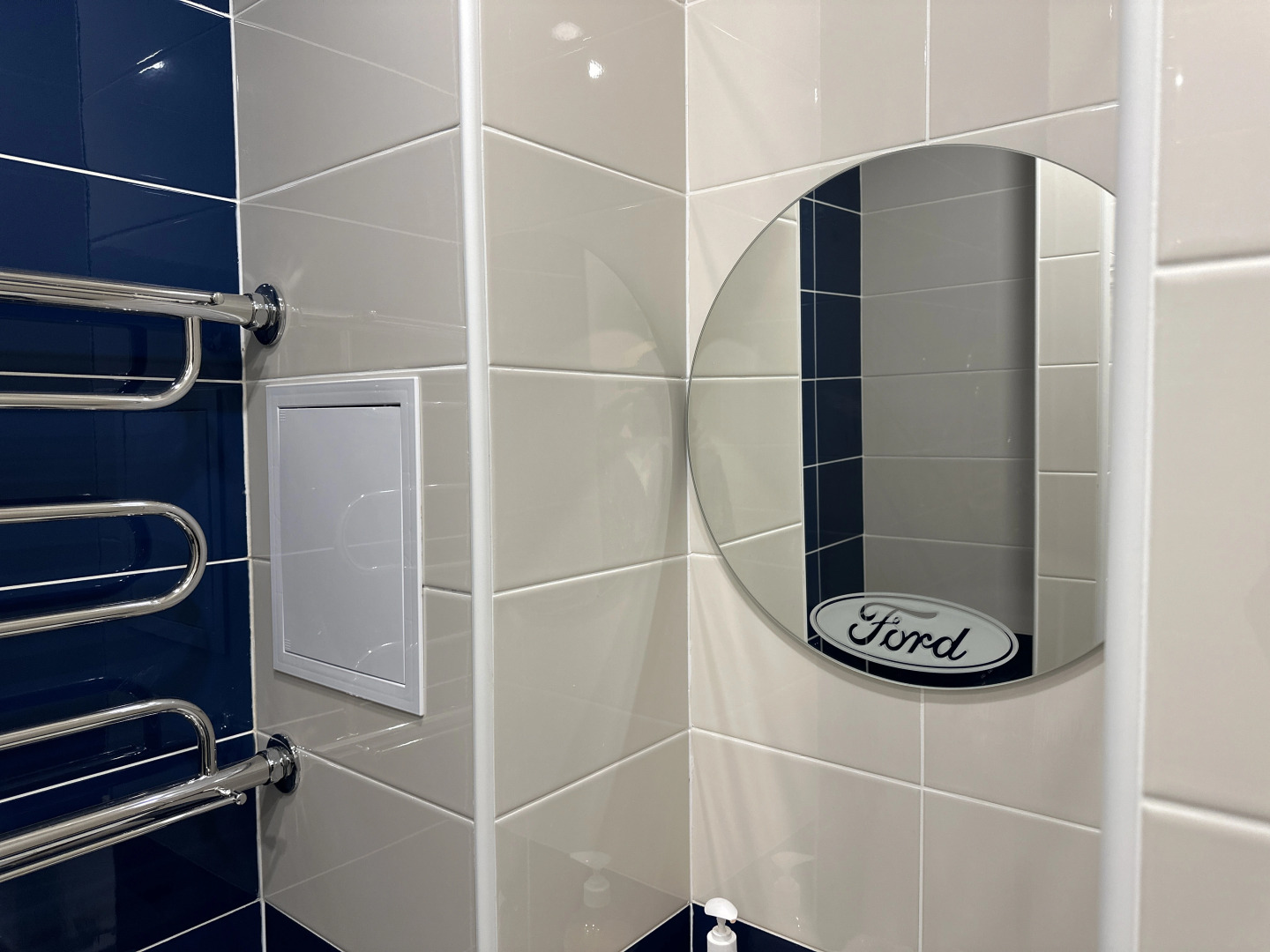 Апартаменты ФОРД против ФЕРРАРИ