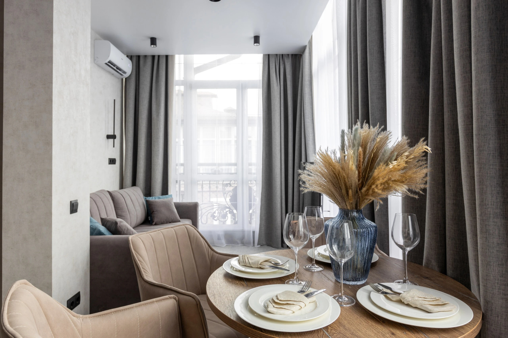 Апартаменты Red Apartments Арт Лайт Адриан