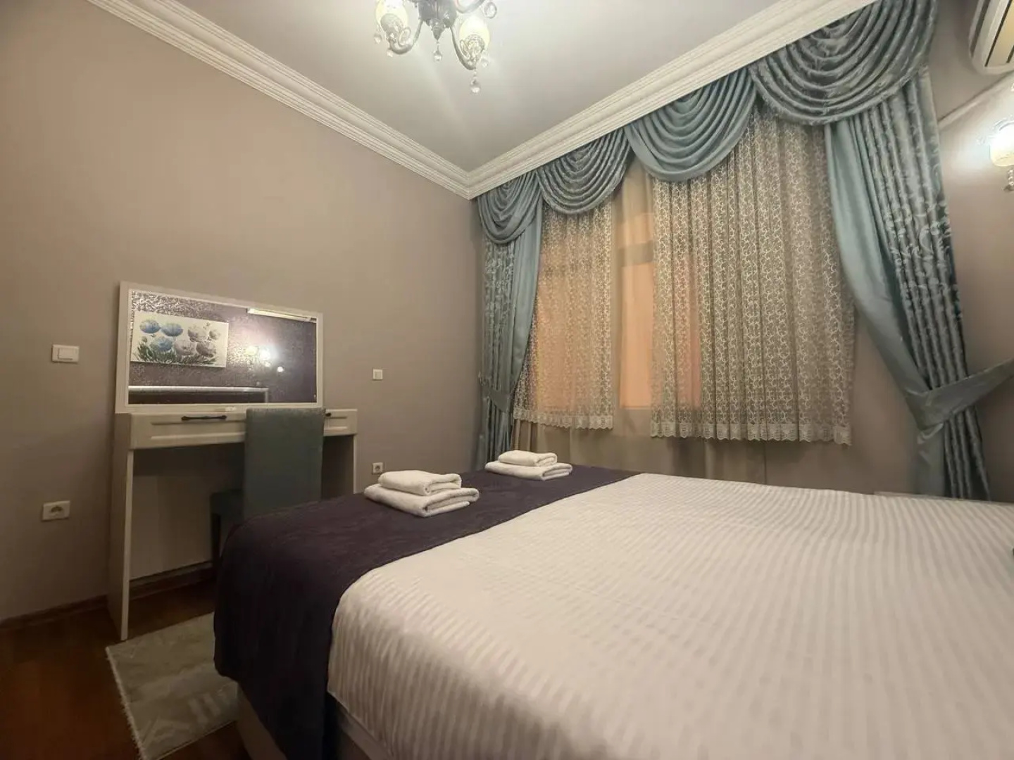Апартаменты 3BR Flat Old Style 4AC Terrace, Metro