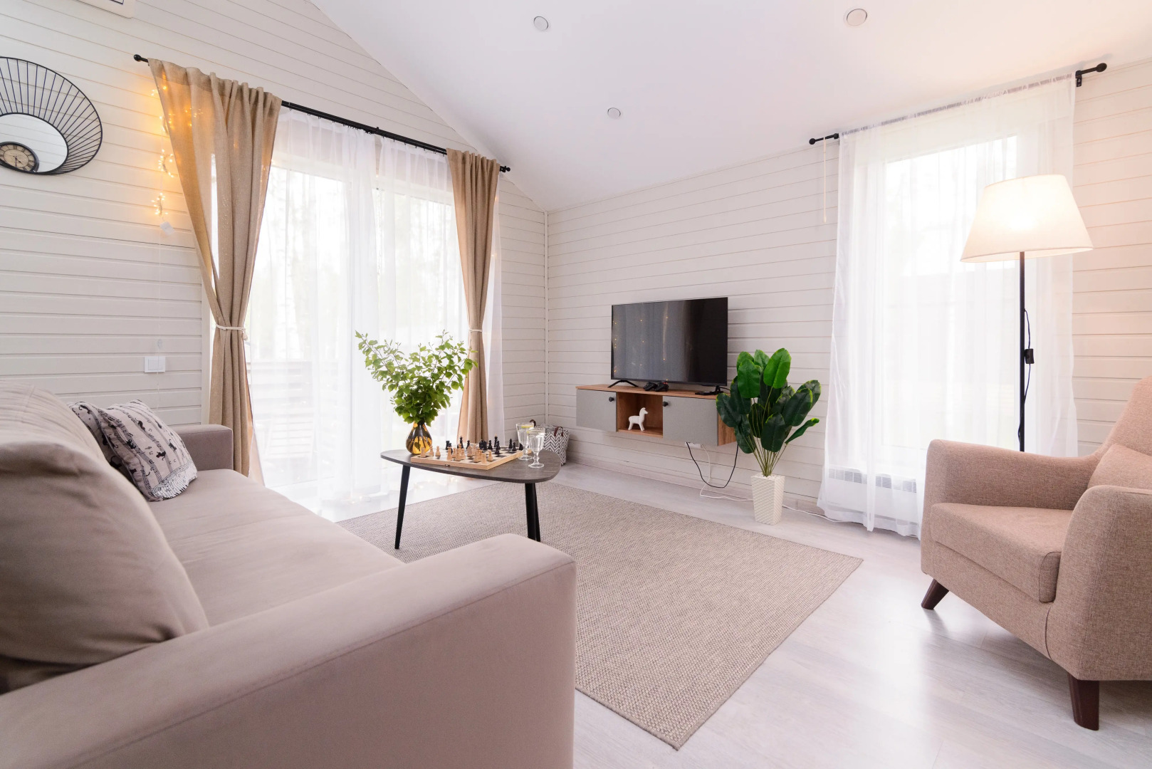 Частный дом в поселке у водохранилища