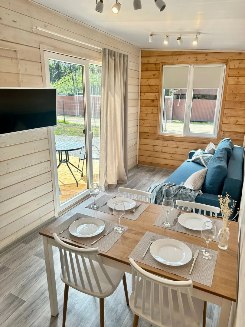 Частный дом у озера