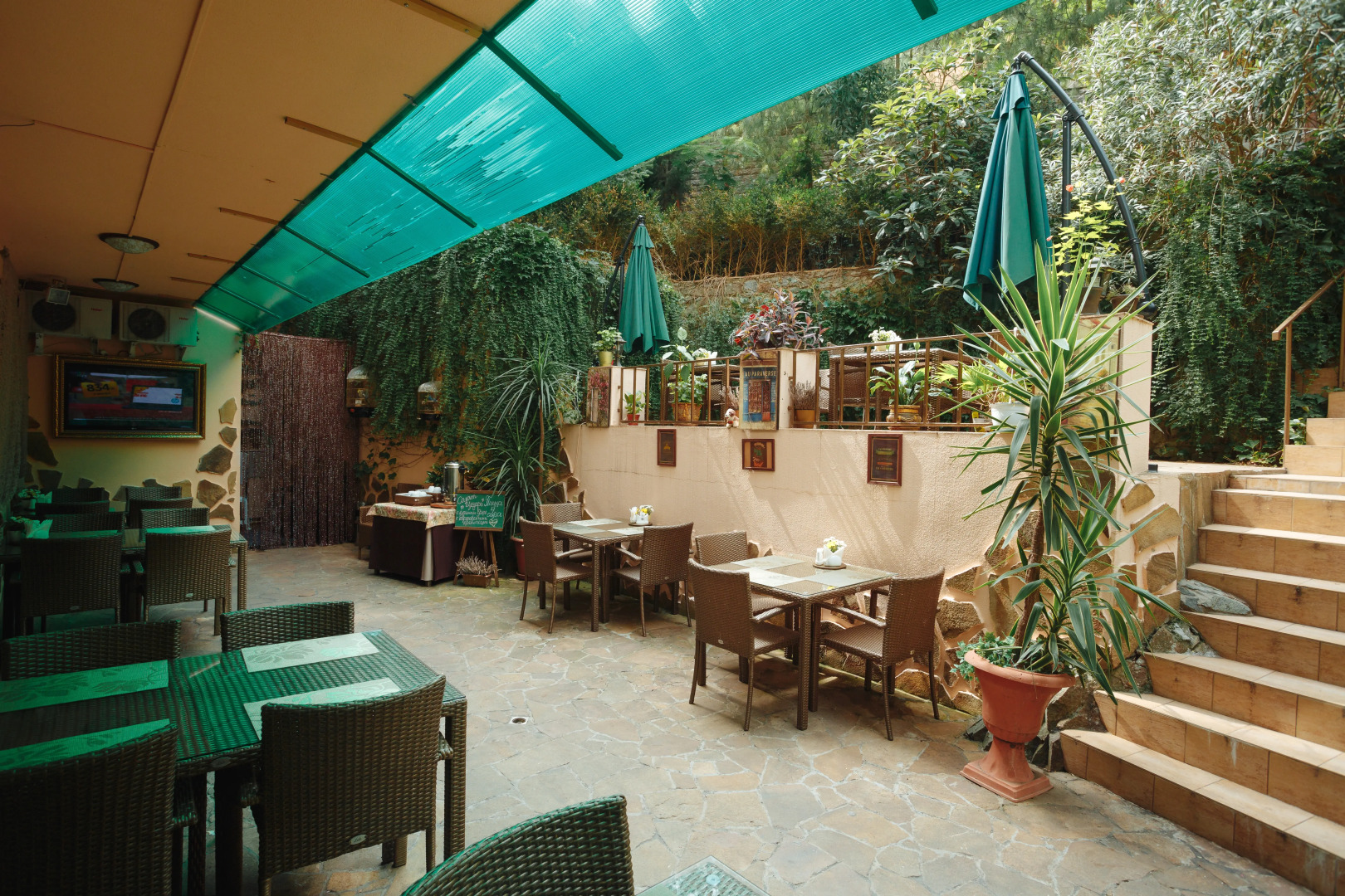 Отель Ламбат