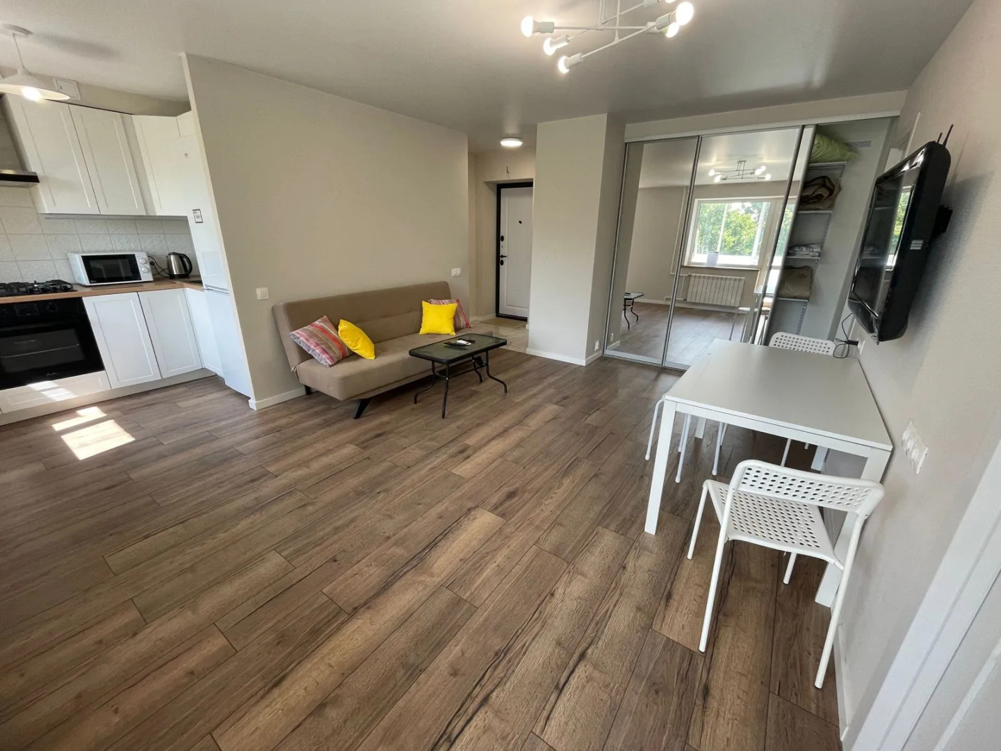 Апартаменты 2-х комнатные апартаменты на Есенина 69