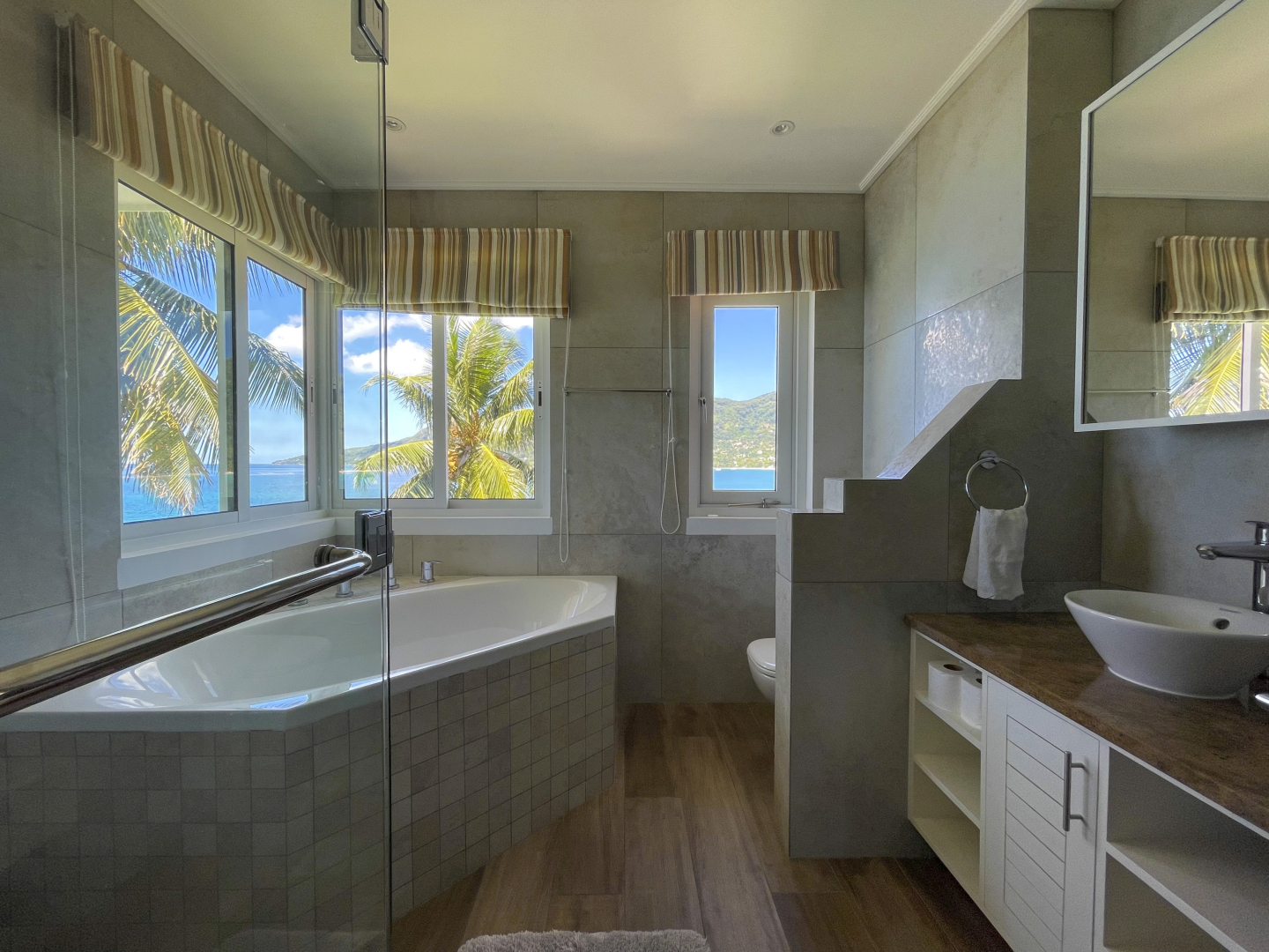 Вилла VallonEnd Beach Front