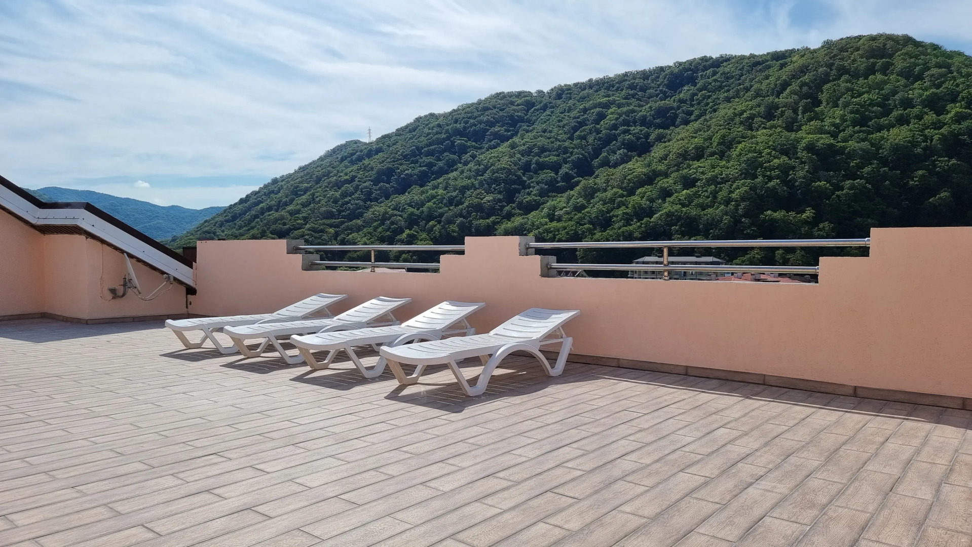 Частный Дом Таунхаус с Панорамной Крышей