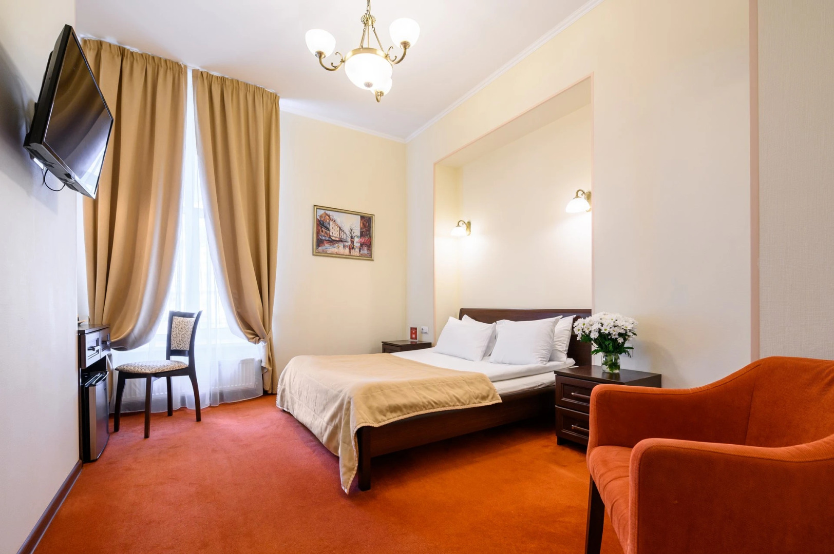 Соло на набережной реки Мойки 82