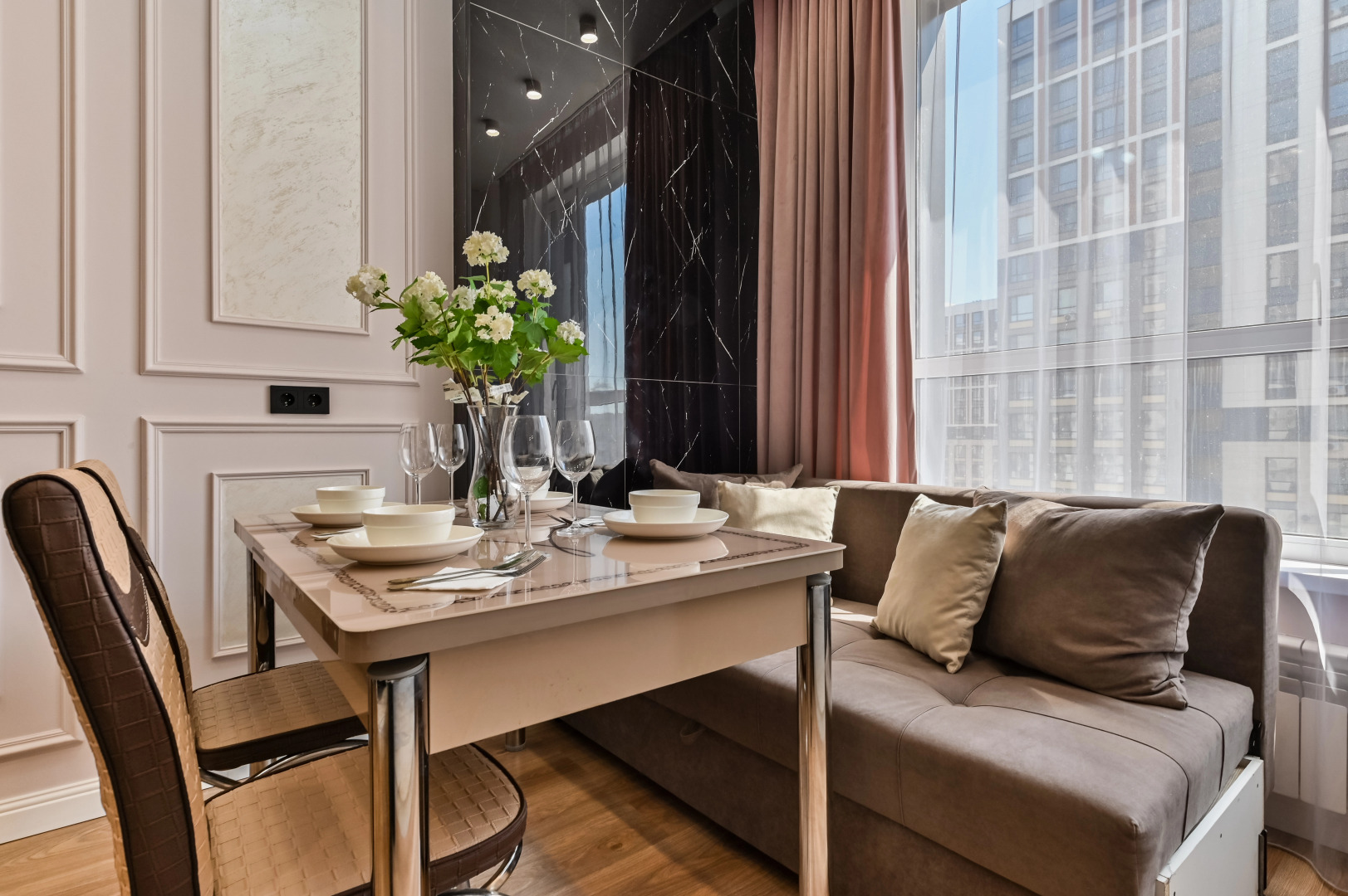 Апартаменты Просторная двухкомнатная Возле Хан-Шатыра