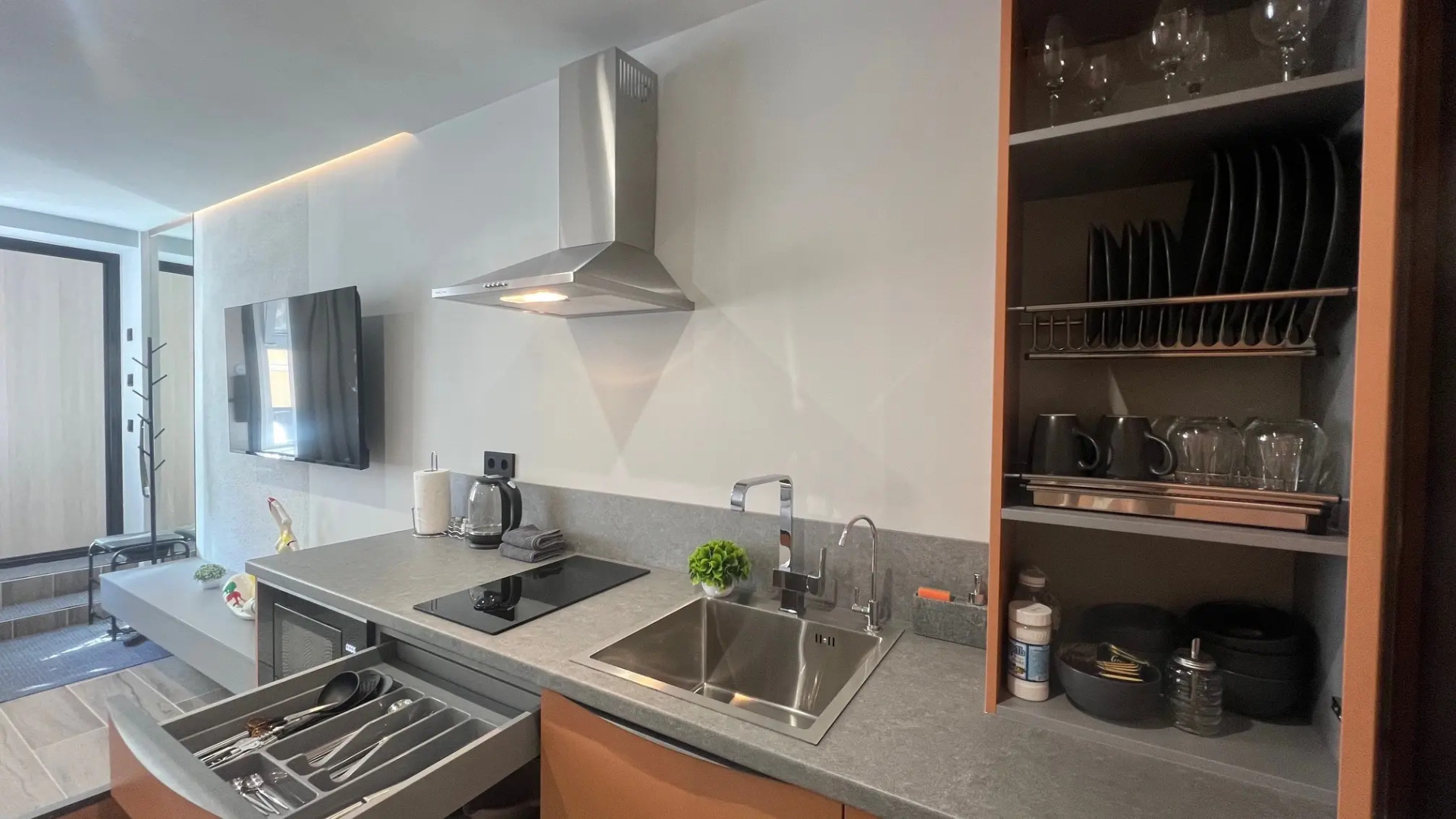 Апартаменты у Часовой Башни Оранжевые