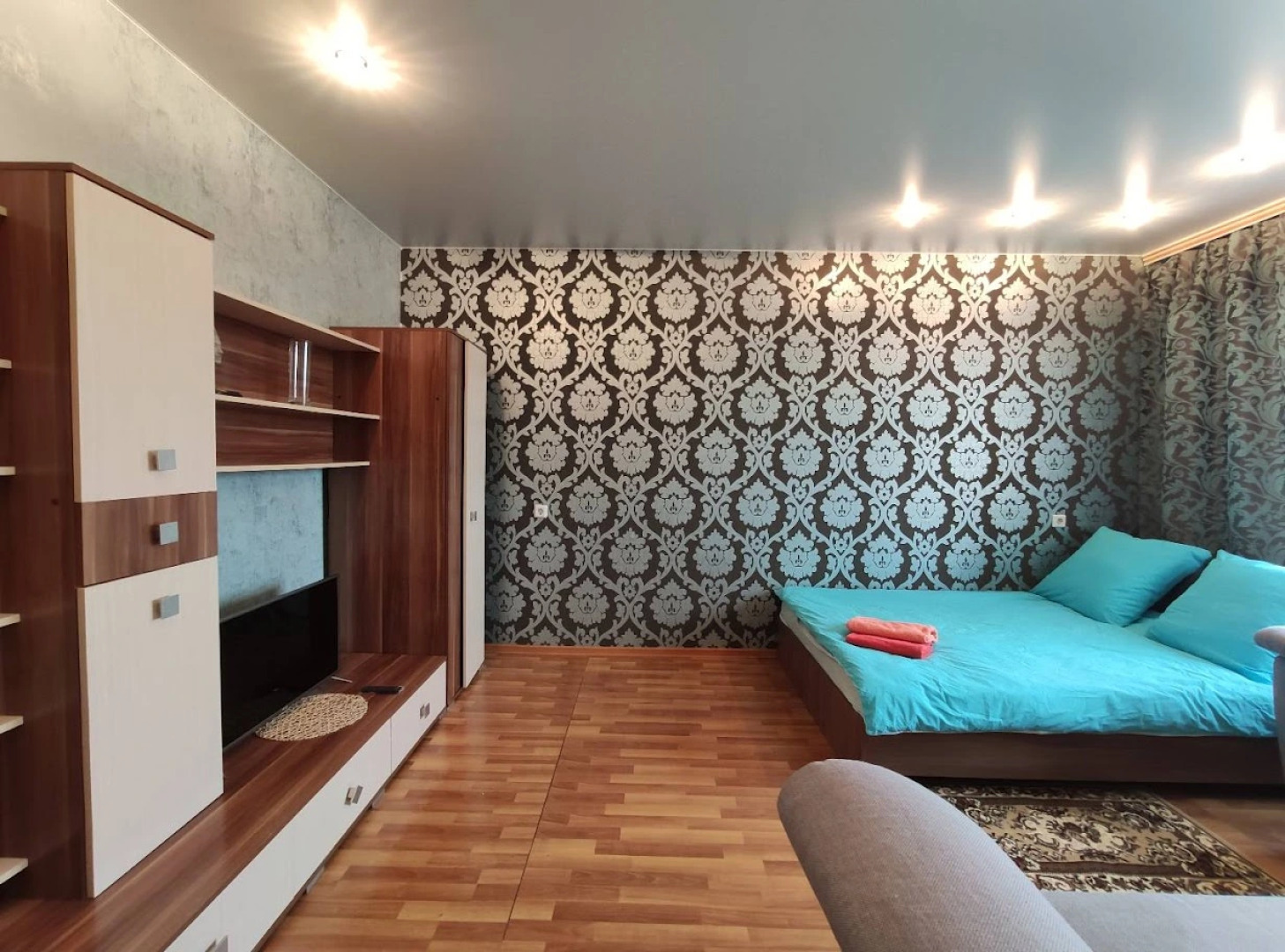 Квартира рядом с Мнтк им. Федорова и Ск Заря