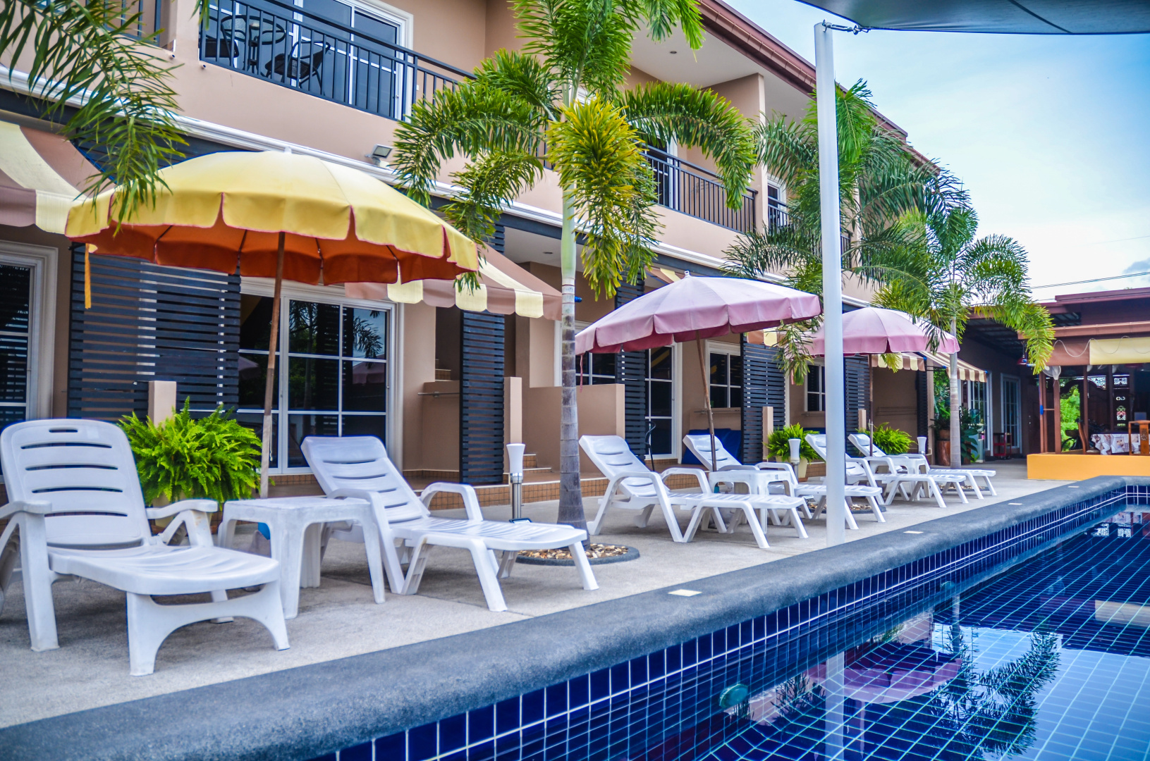 Отель 4 Palms Resort