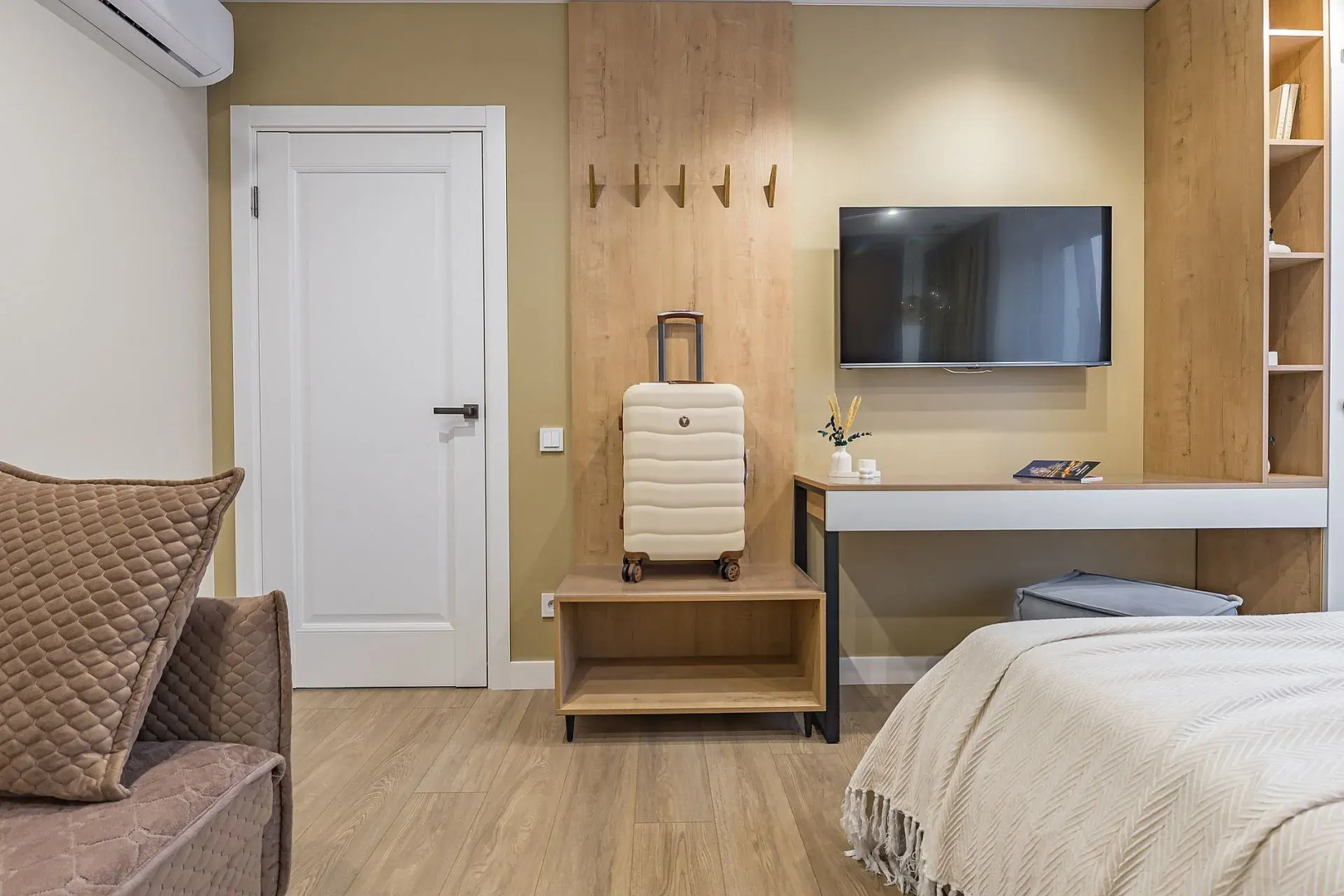 Апартаменты в центре на улице Горького 152а Сова-Дом