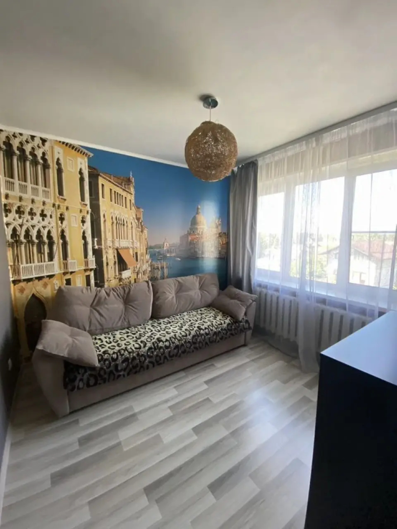 Квартира трехкoмнатная в Cоpмовском paйoне