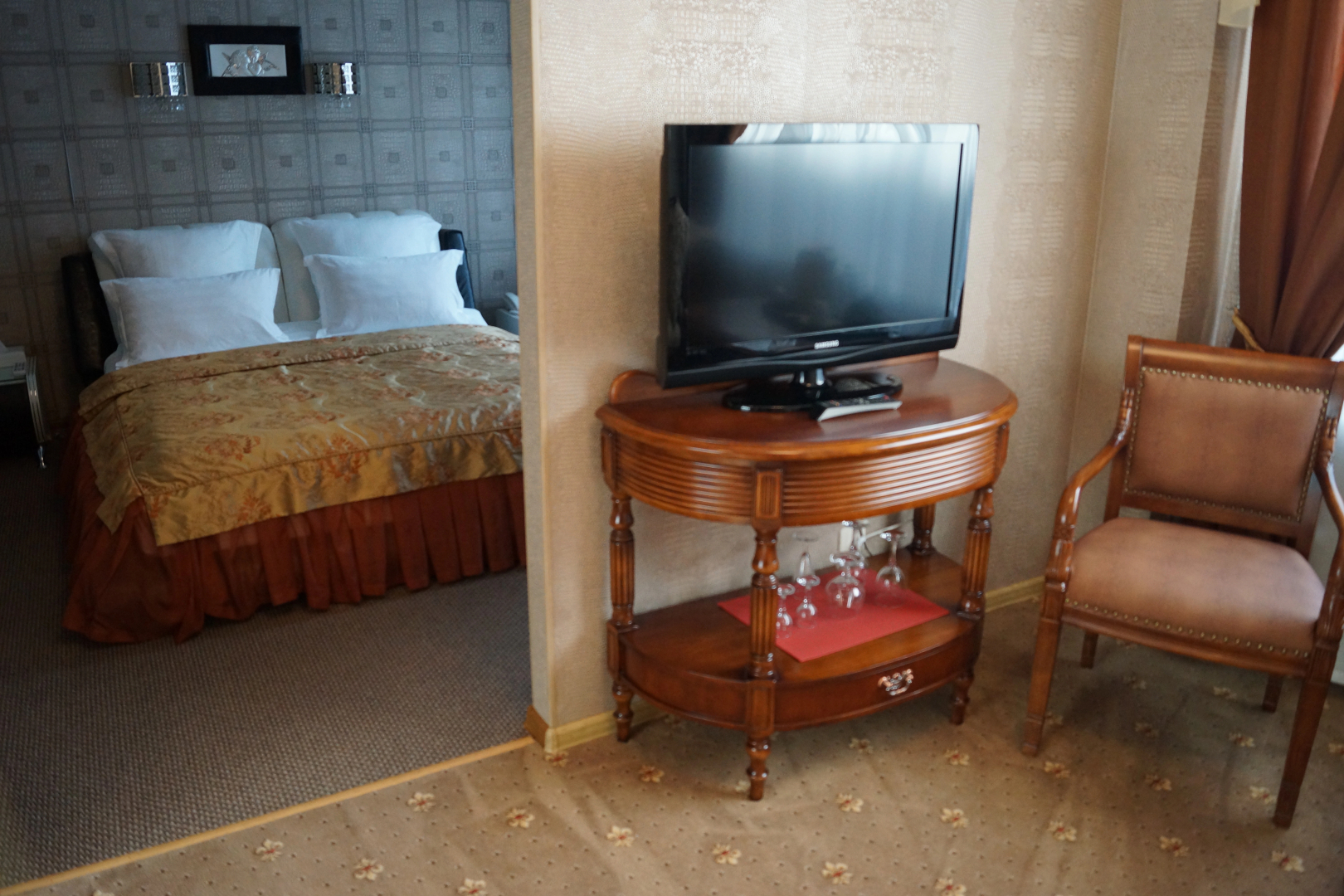 Отель Ренессанс