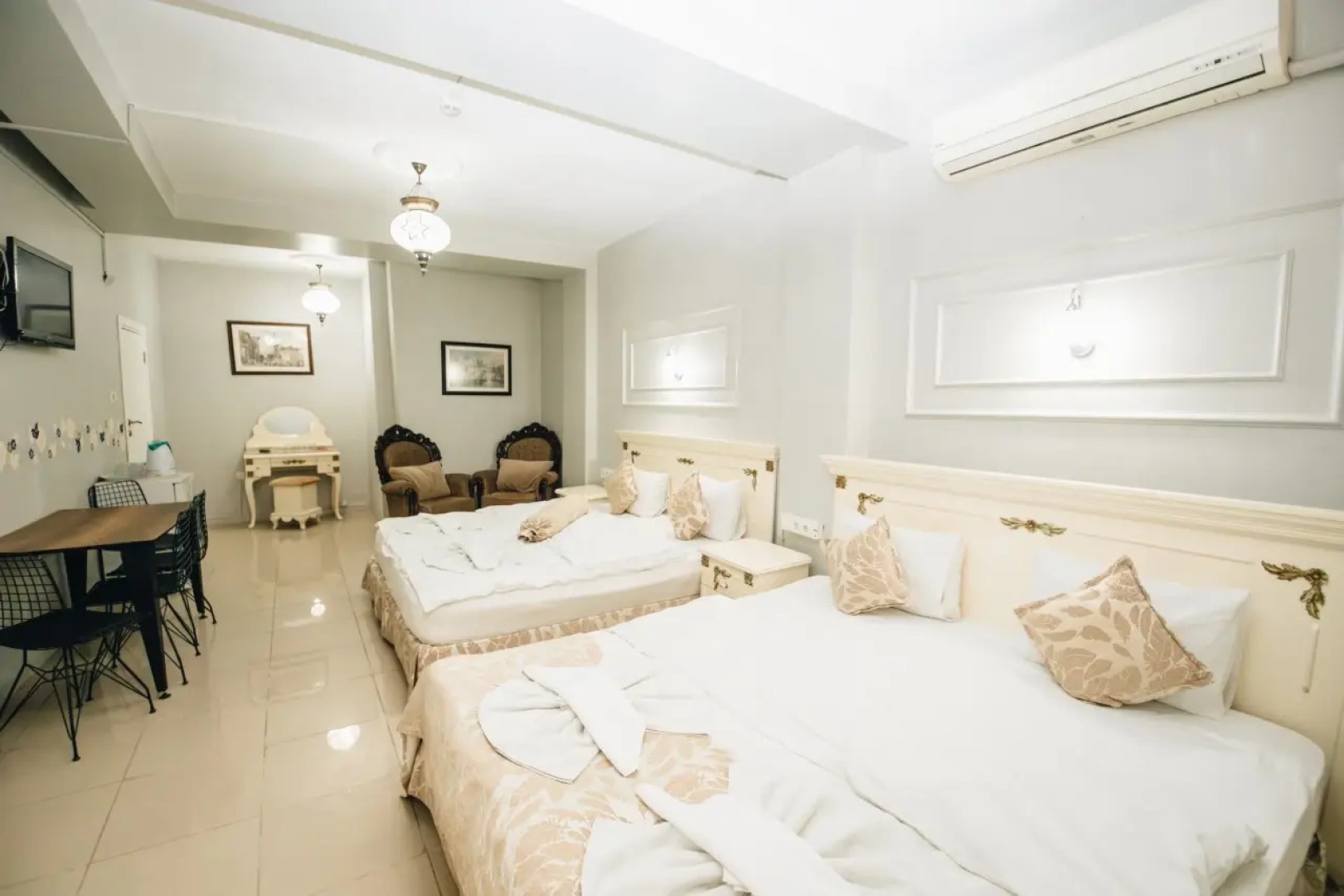 Отель Safran Suites