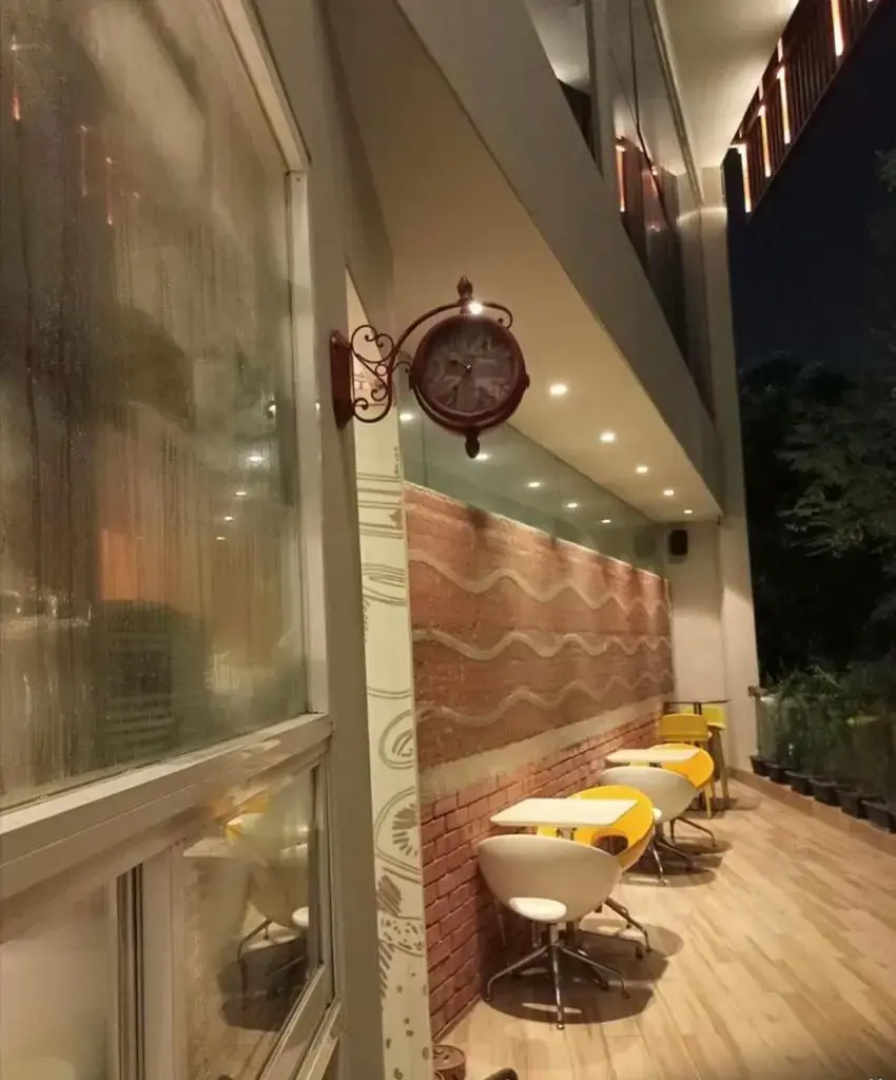 Отель Empyrean Dhaka City Centre