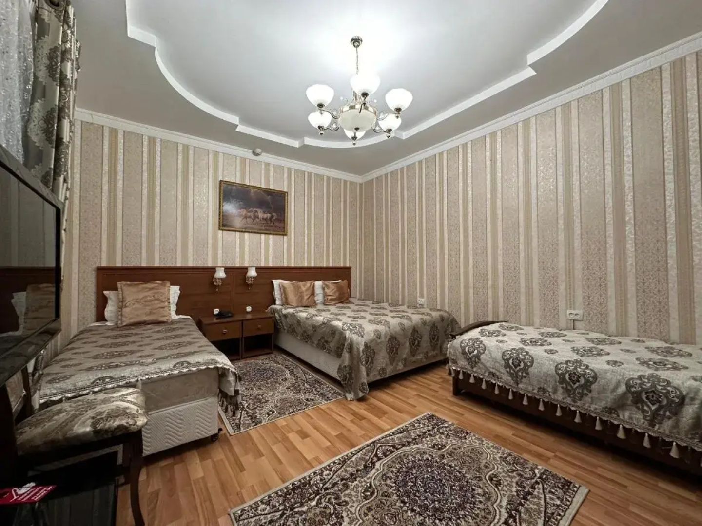 Отель Sarbon