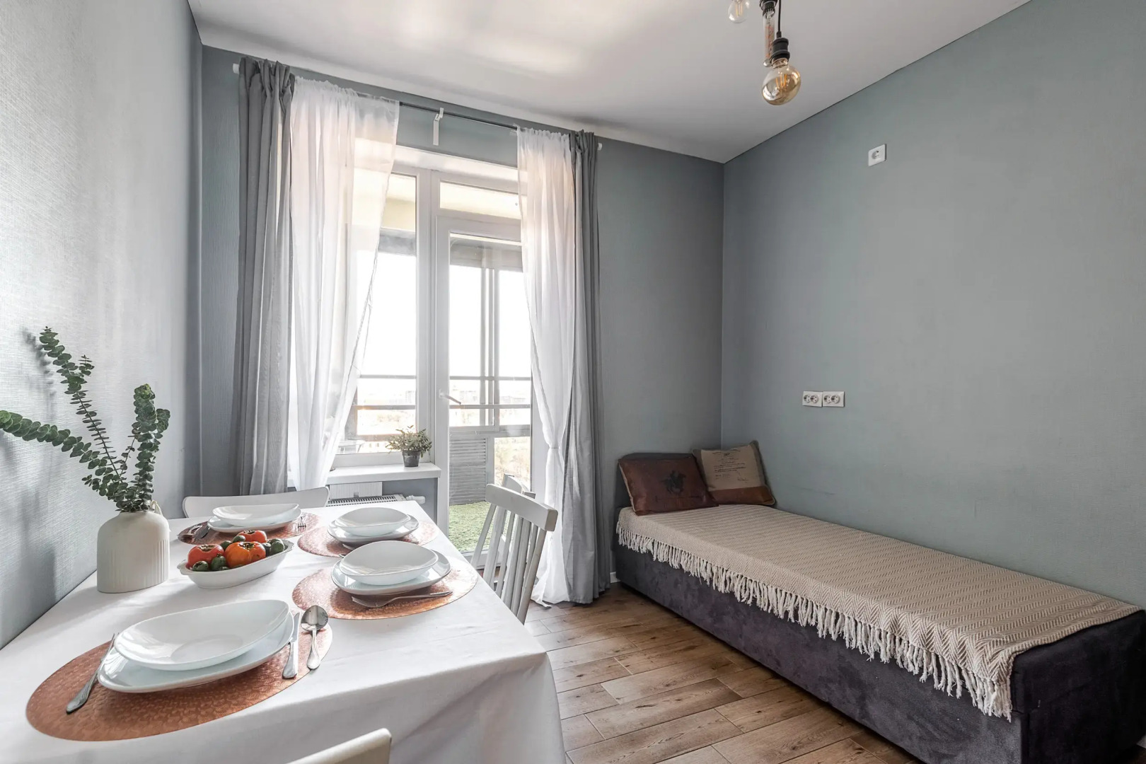 Апартаменты с балконом и красивым видом у метро