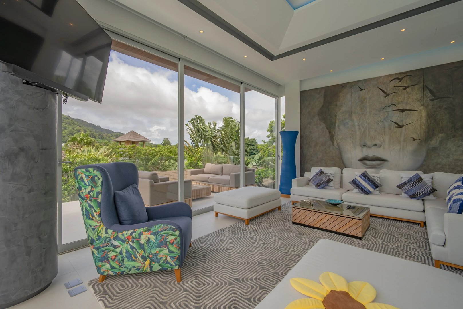 Вилла Luxury Infinity Pool Villa in Nai Harn