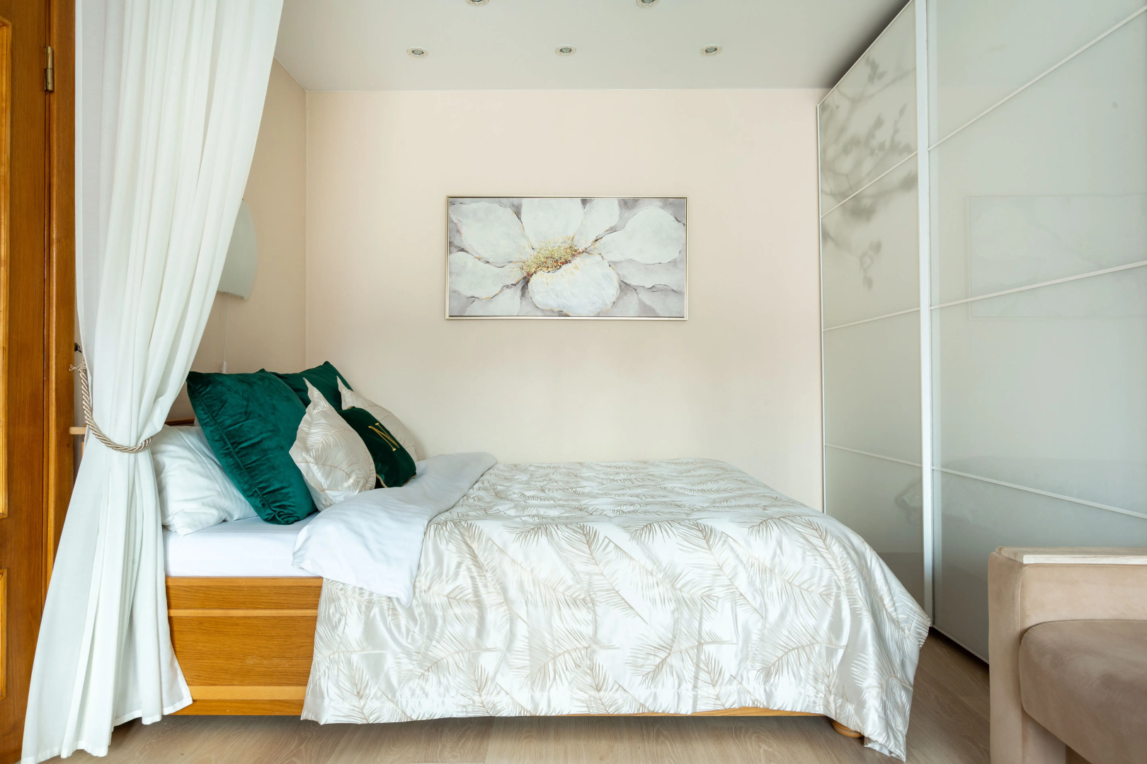 Апартаменты  метро Звездная