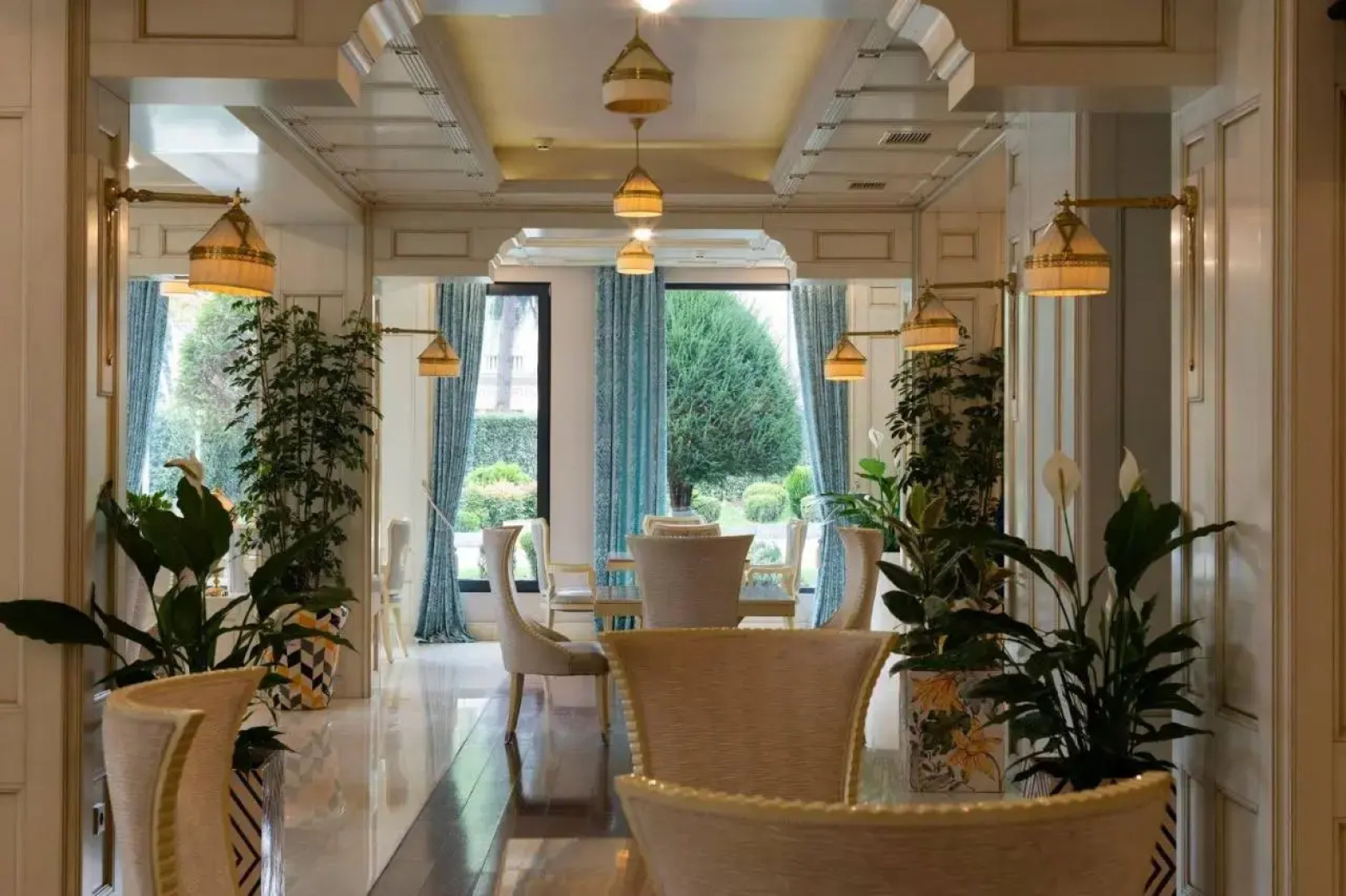 Отель Ambassadori Hotel Tbilisi