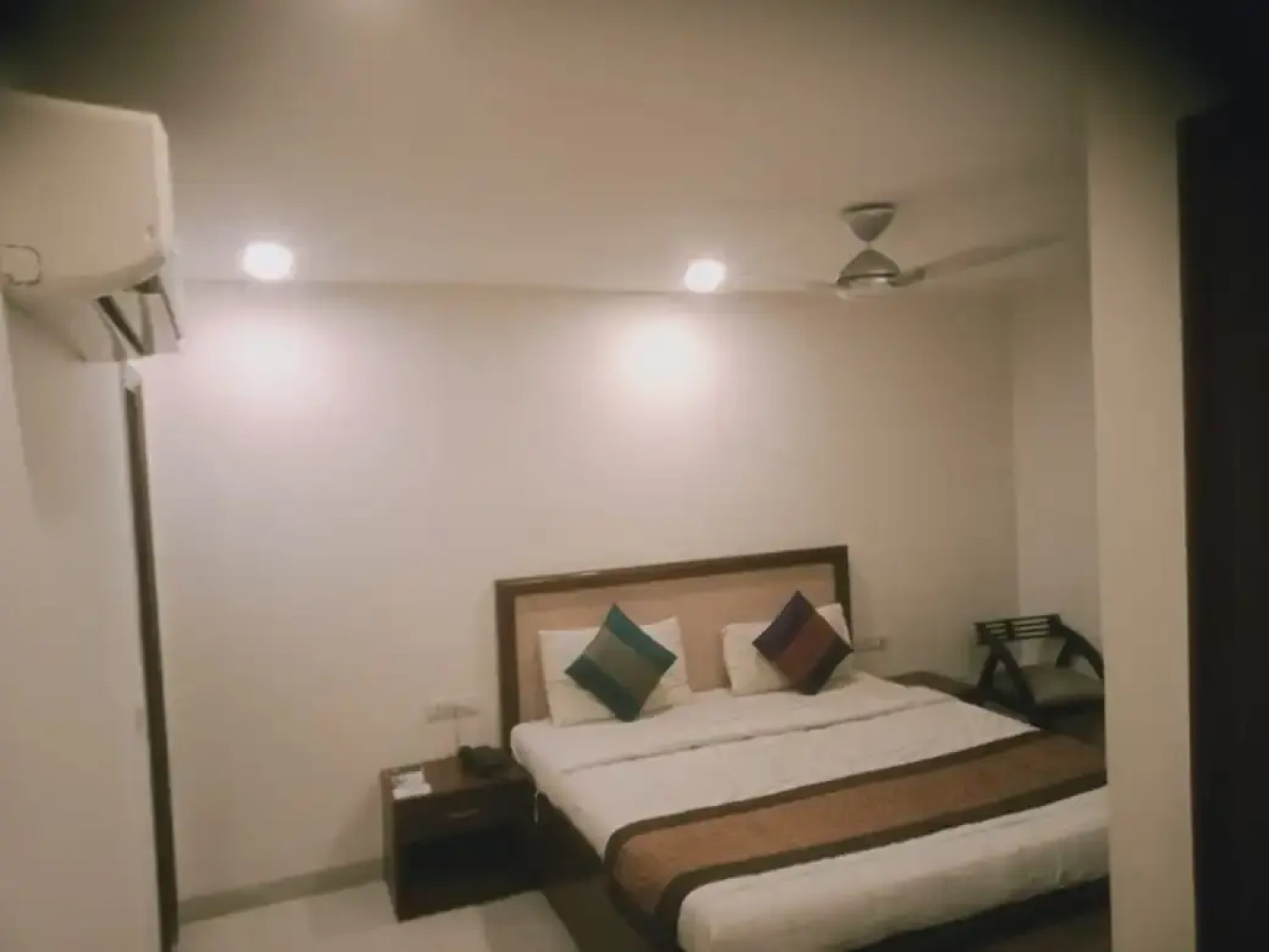 Отель Airport Blu Pebbles