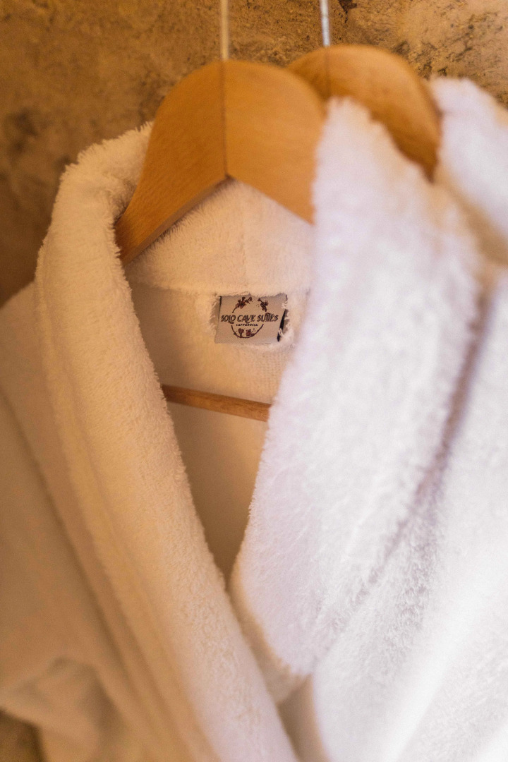 Отель Solo Cave Suites