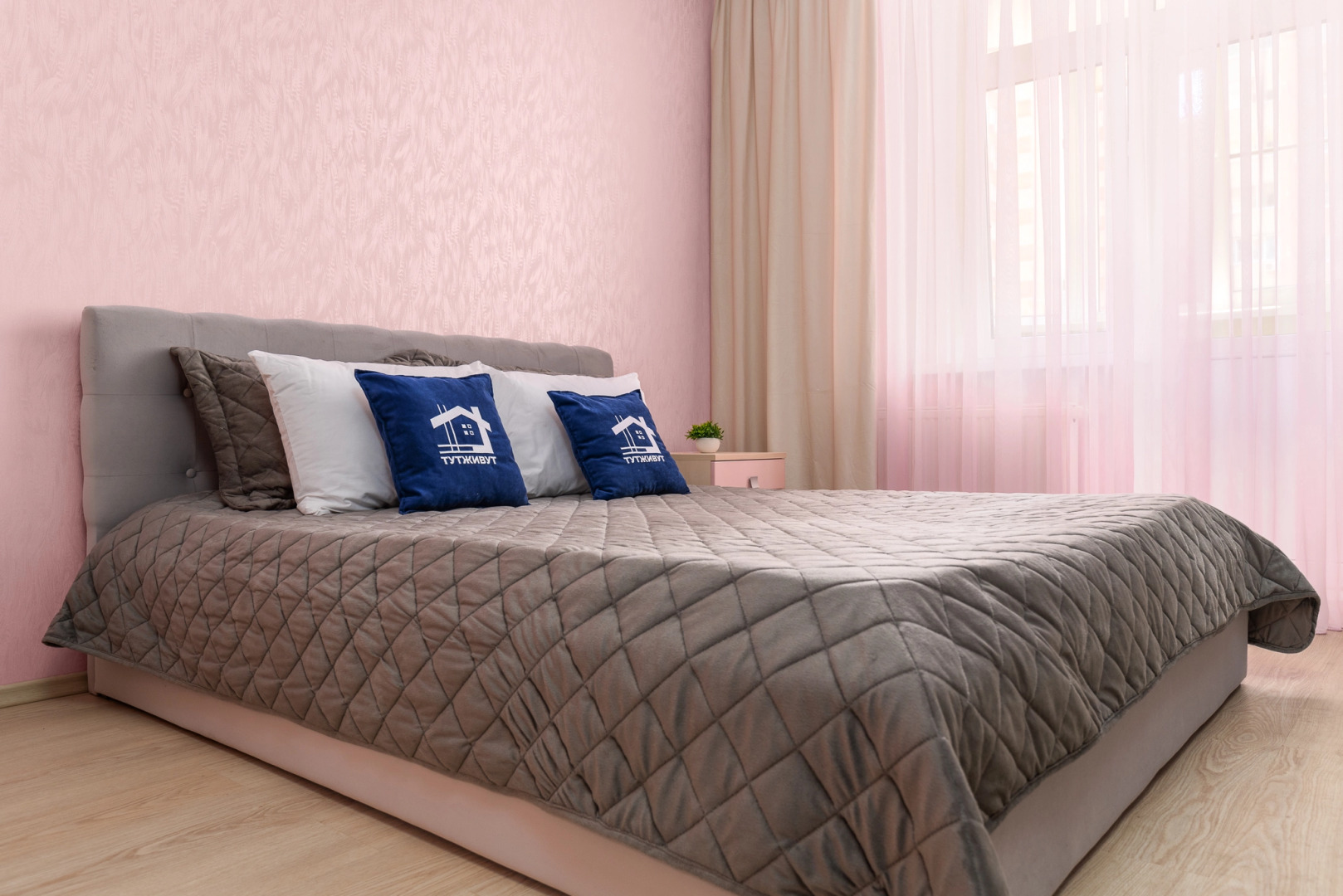 Апартаменты Двухкомнатные Тутживут Парк и Стадион с Видом