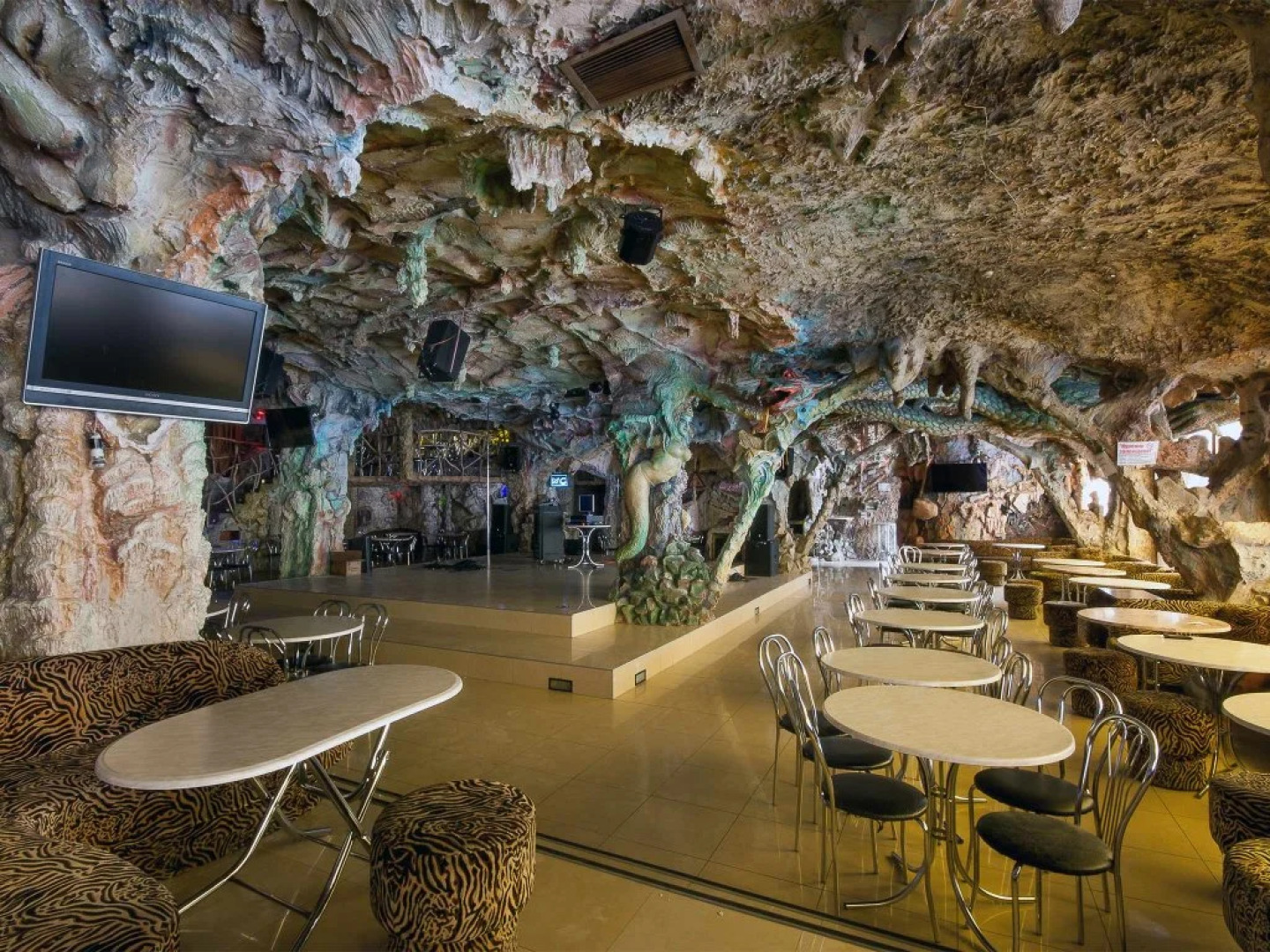 Отель Пещера