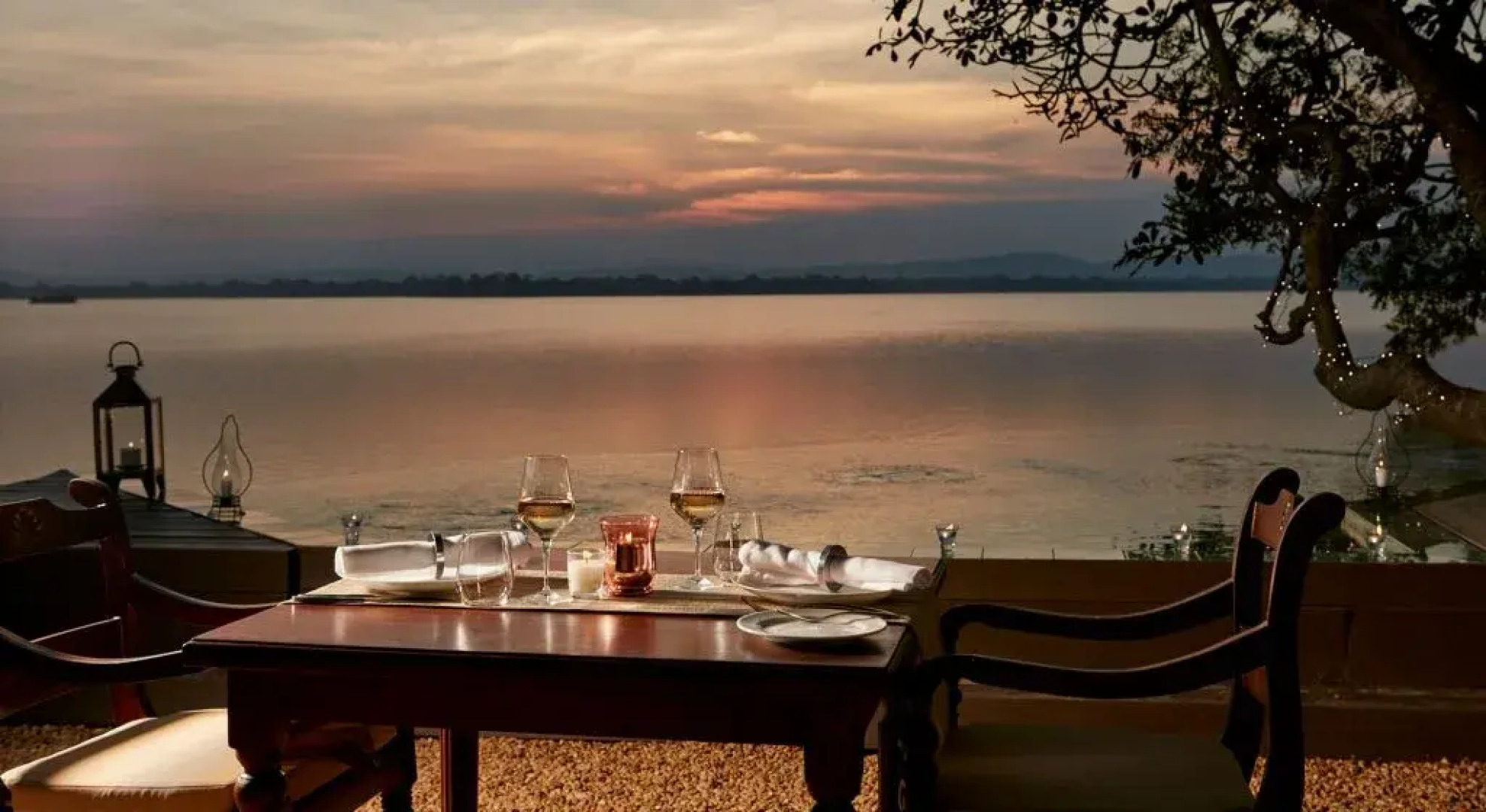 Отель EKHO Lake House - From Colonial Bungalow to Royal Retreat