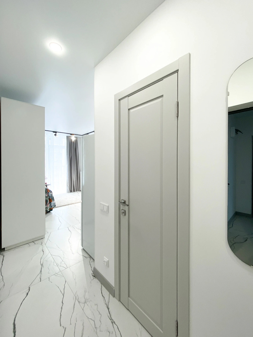 Апартаменты-студия 30 кв.м. с двуспальным диваном и балконом, с 3 по 6 этаж