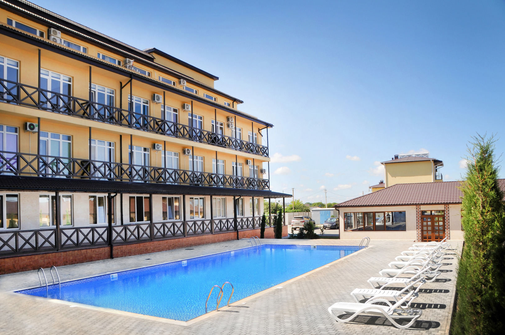 Отель Черноморский