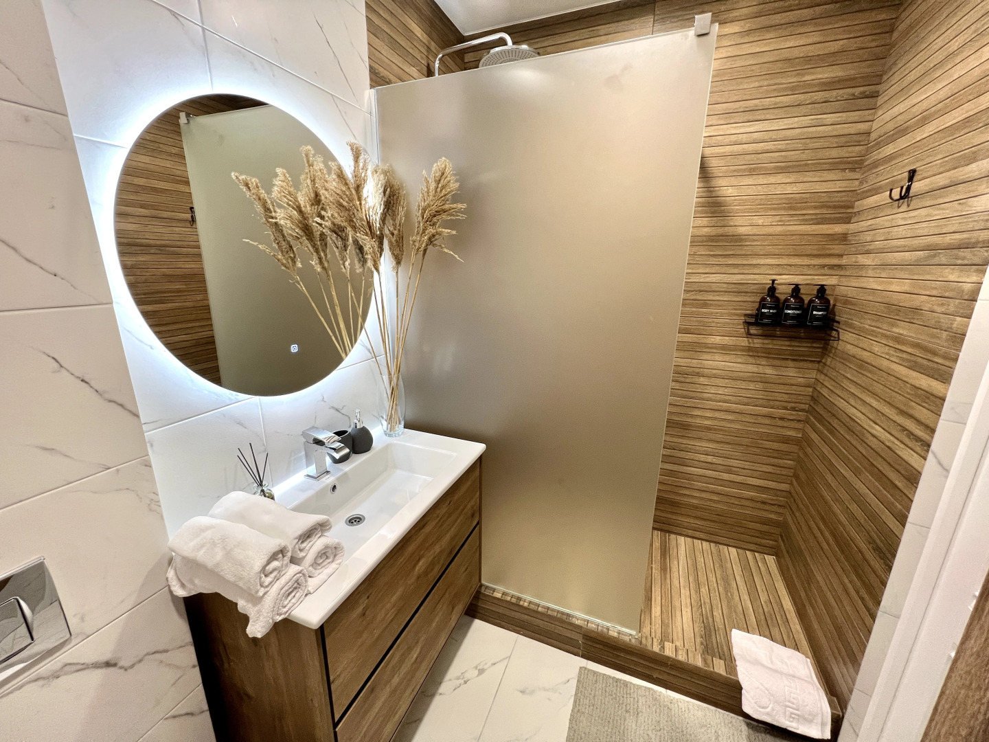 Апартаменты Современная Лаконичная Квартира Рядом с Фонтаном и Сквером Героев