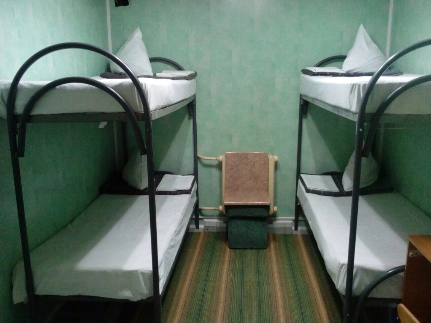 Gnezdo Mira Hostel