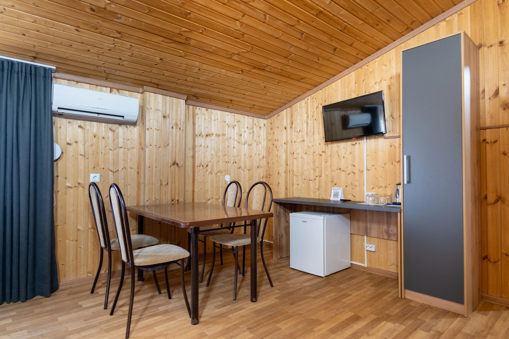 Отель Максим Парк-Лоо