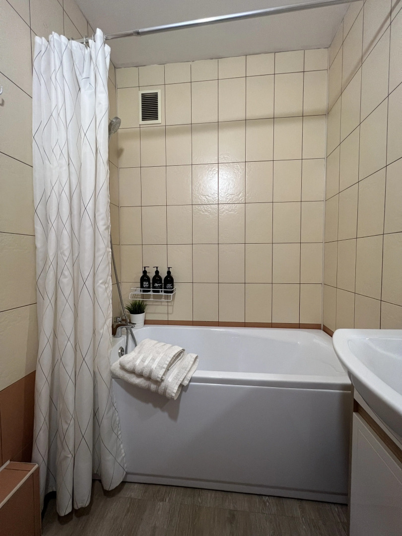 Апартаменты на Берегу Ангары 2-хкомн квартира